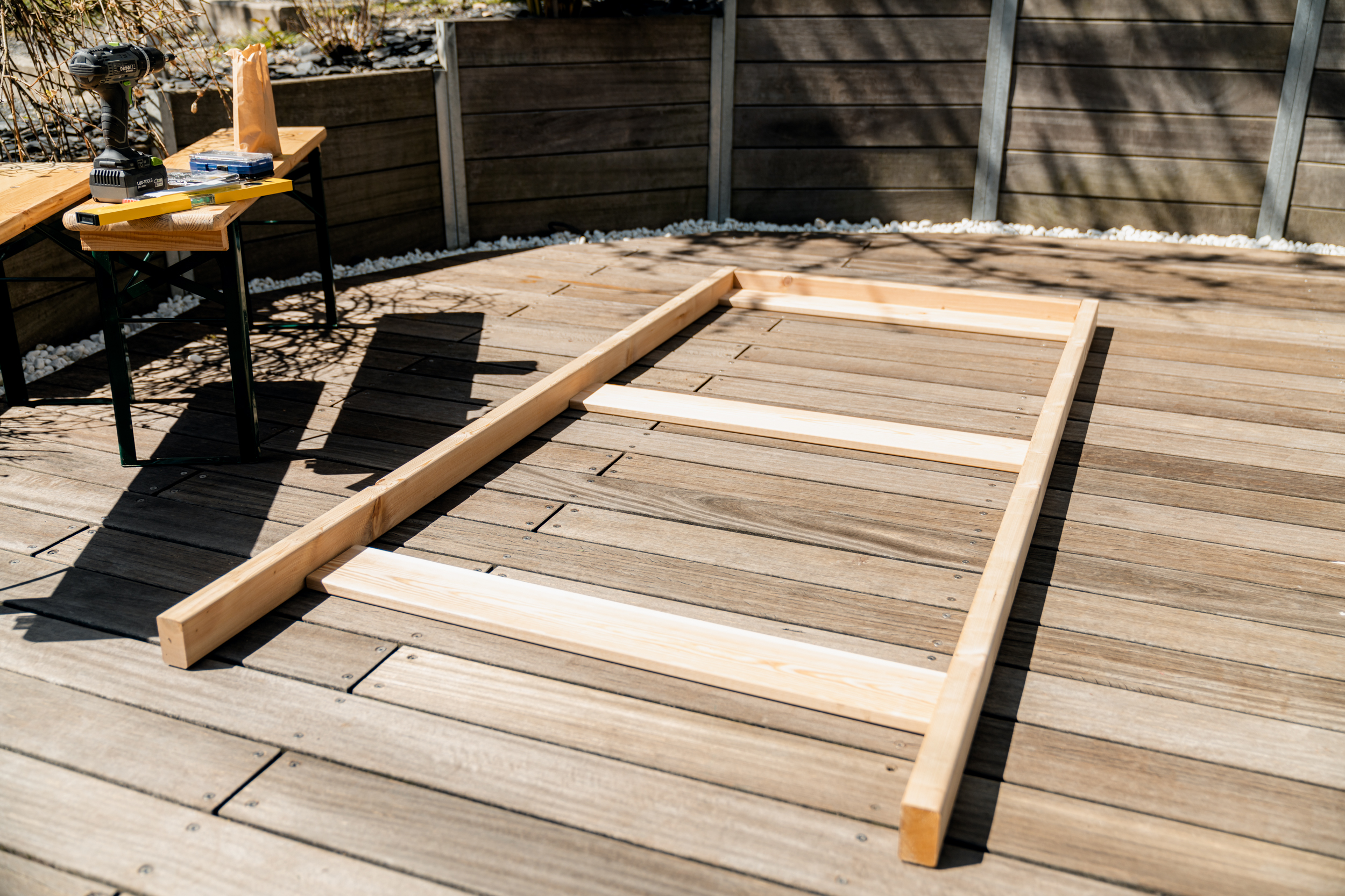 Due lunghe tavole multiuso con raccordi