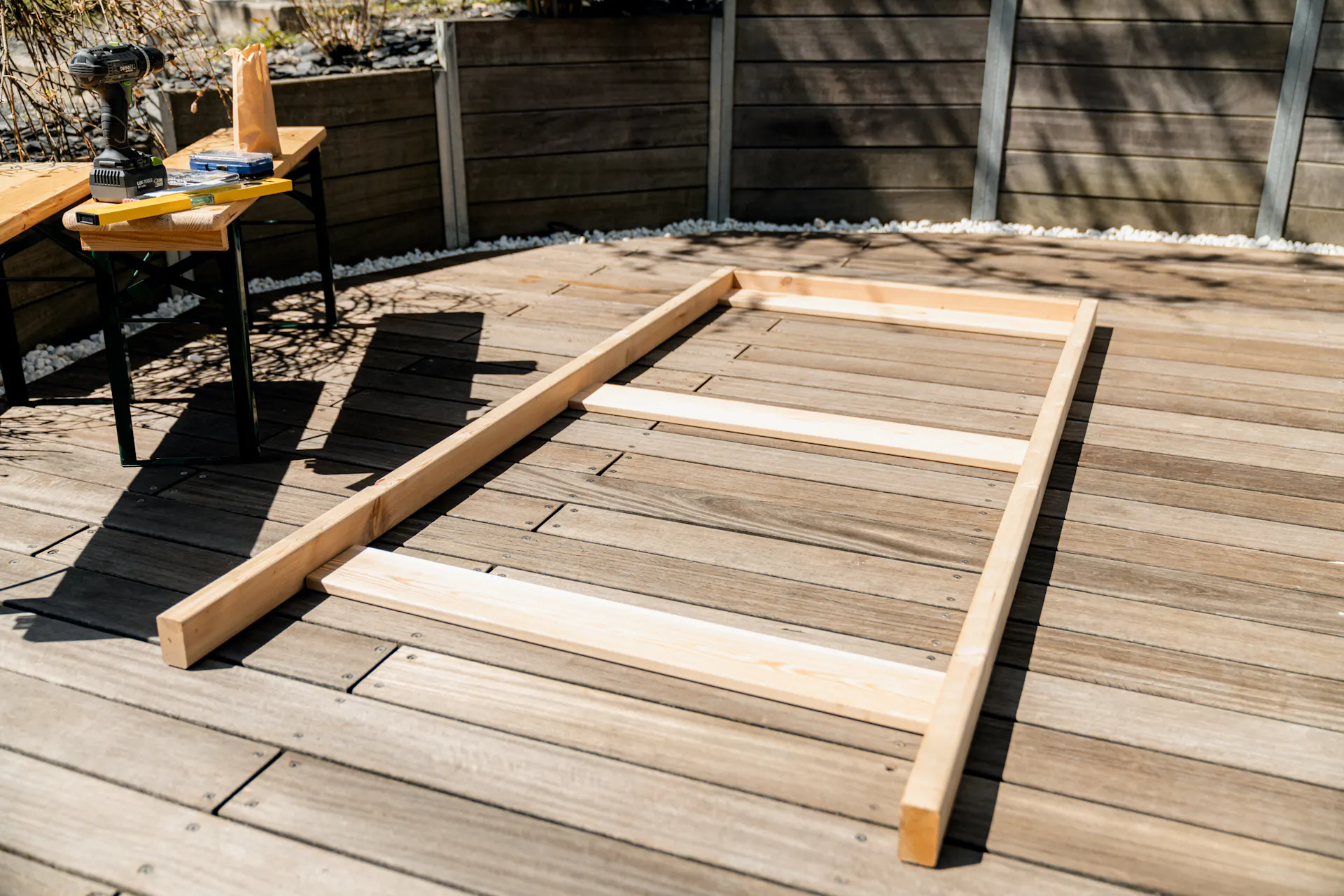 Due lunghe tavole multiuso con raccordi