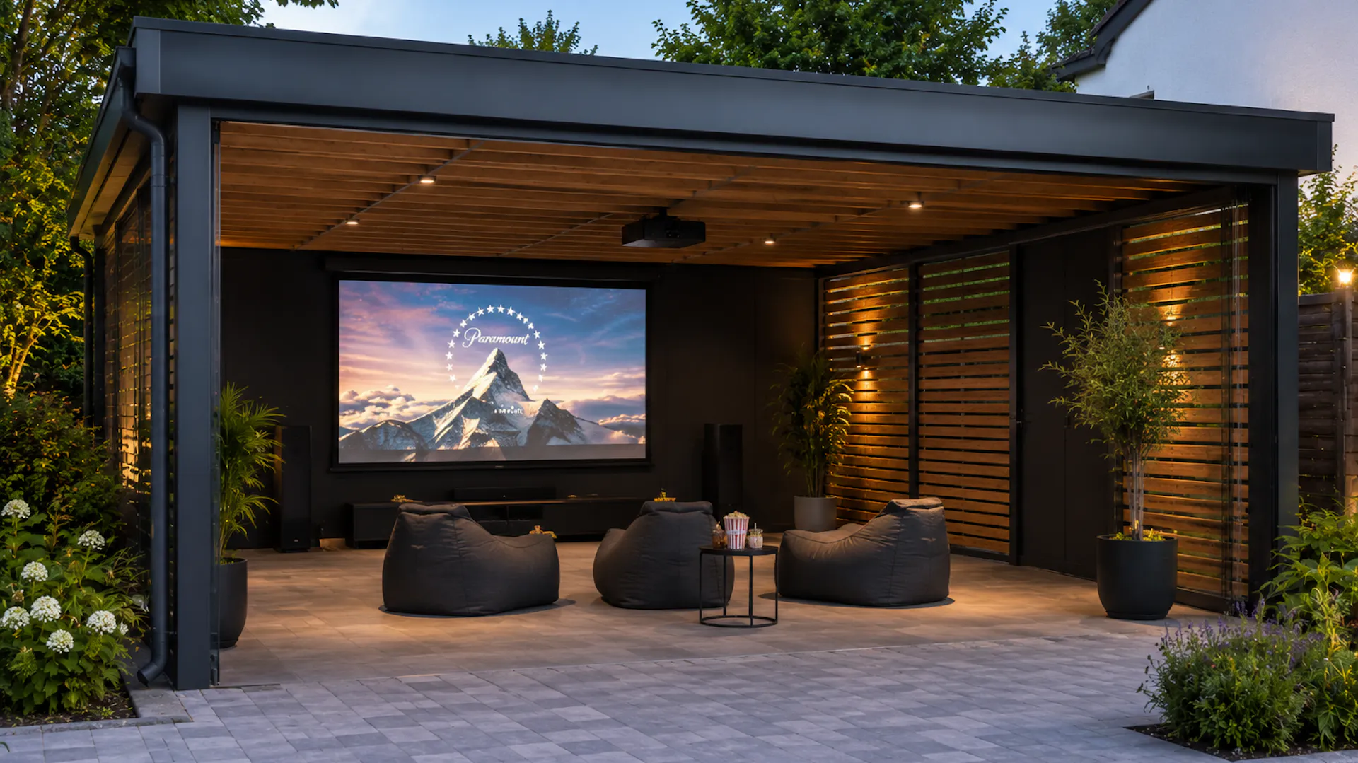 Carport als Freiluftkino