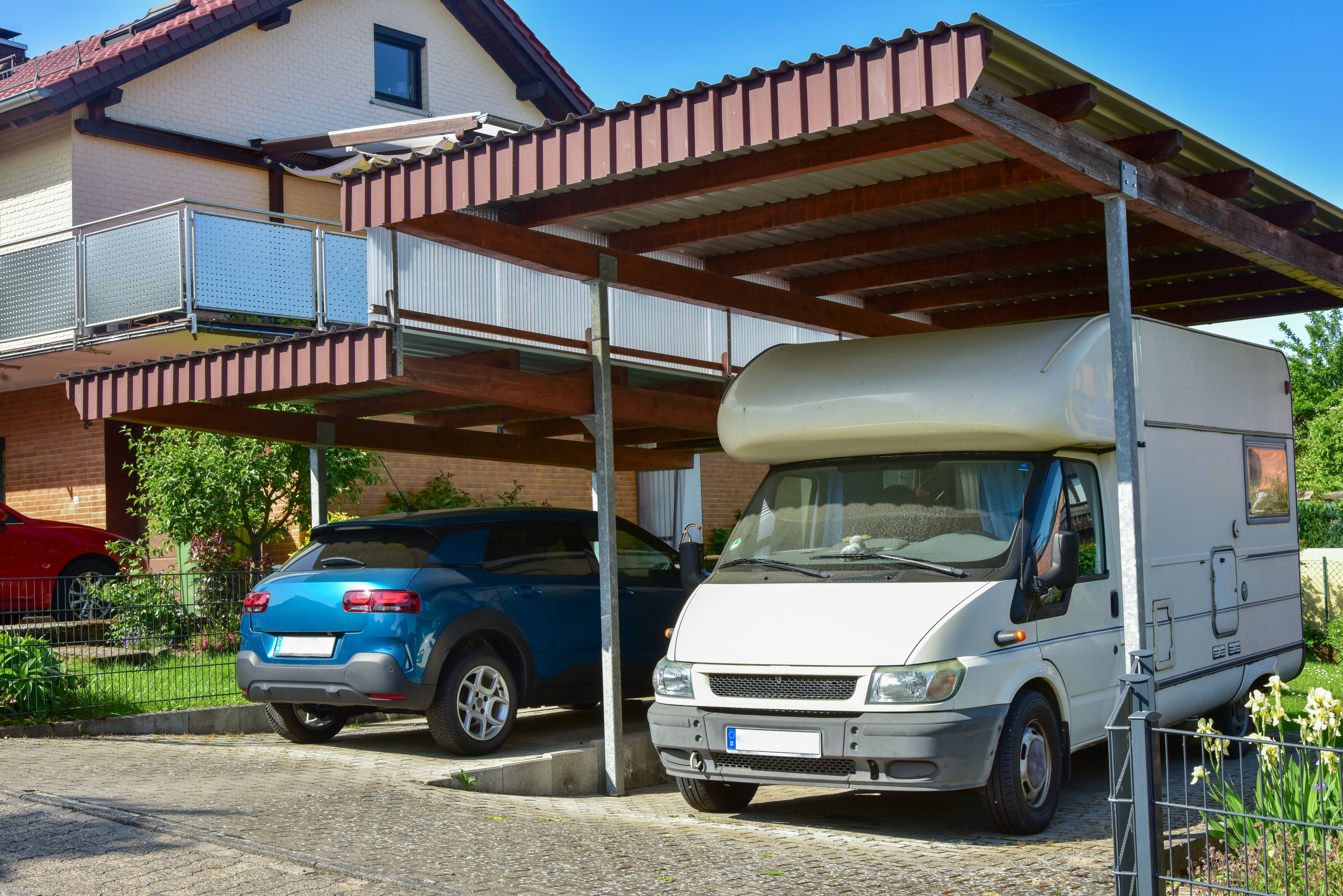 Carport mit Wohnmobil
