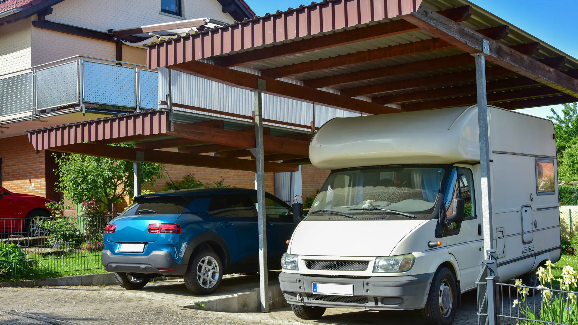 Carport mit Wohnmobil