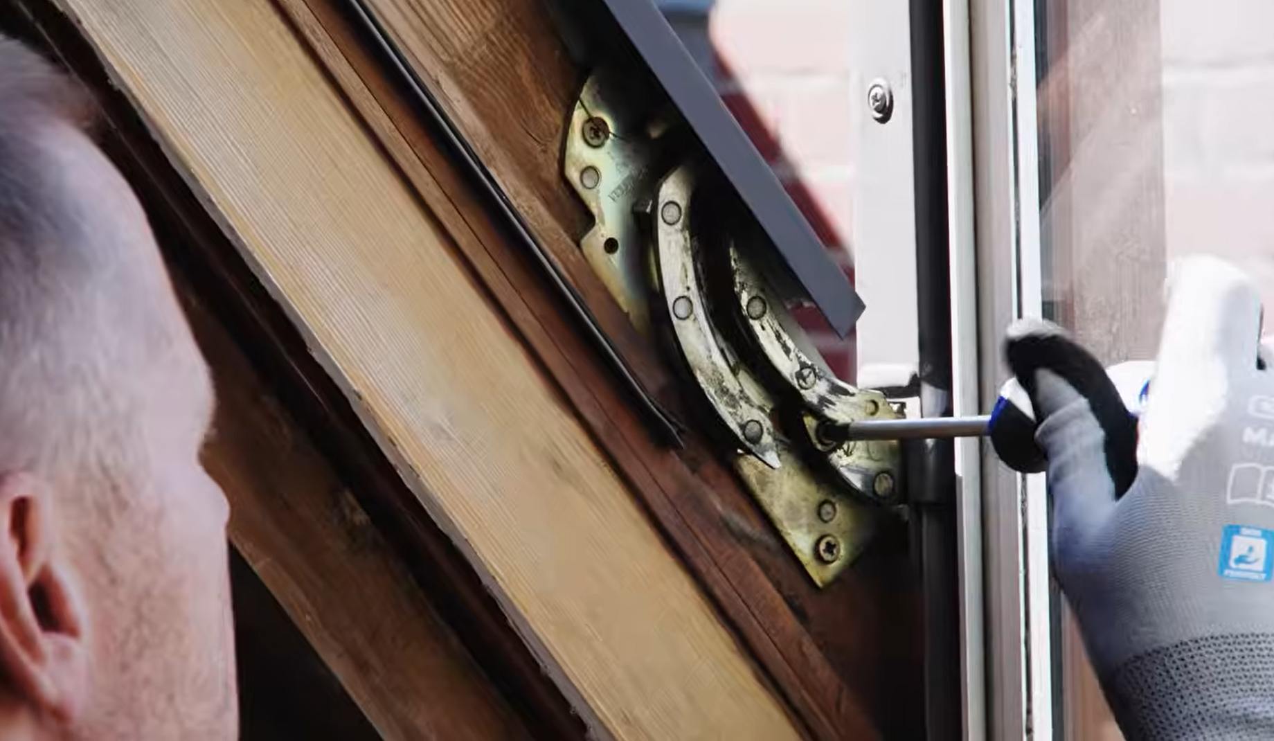 Dachfenster Fensterflügel aushängen