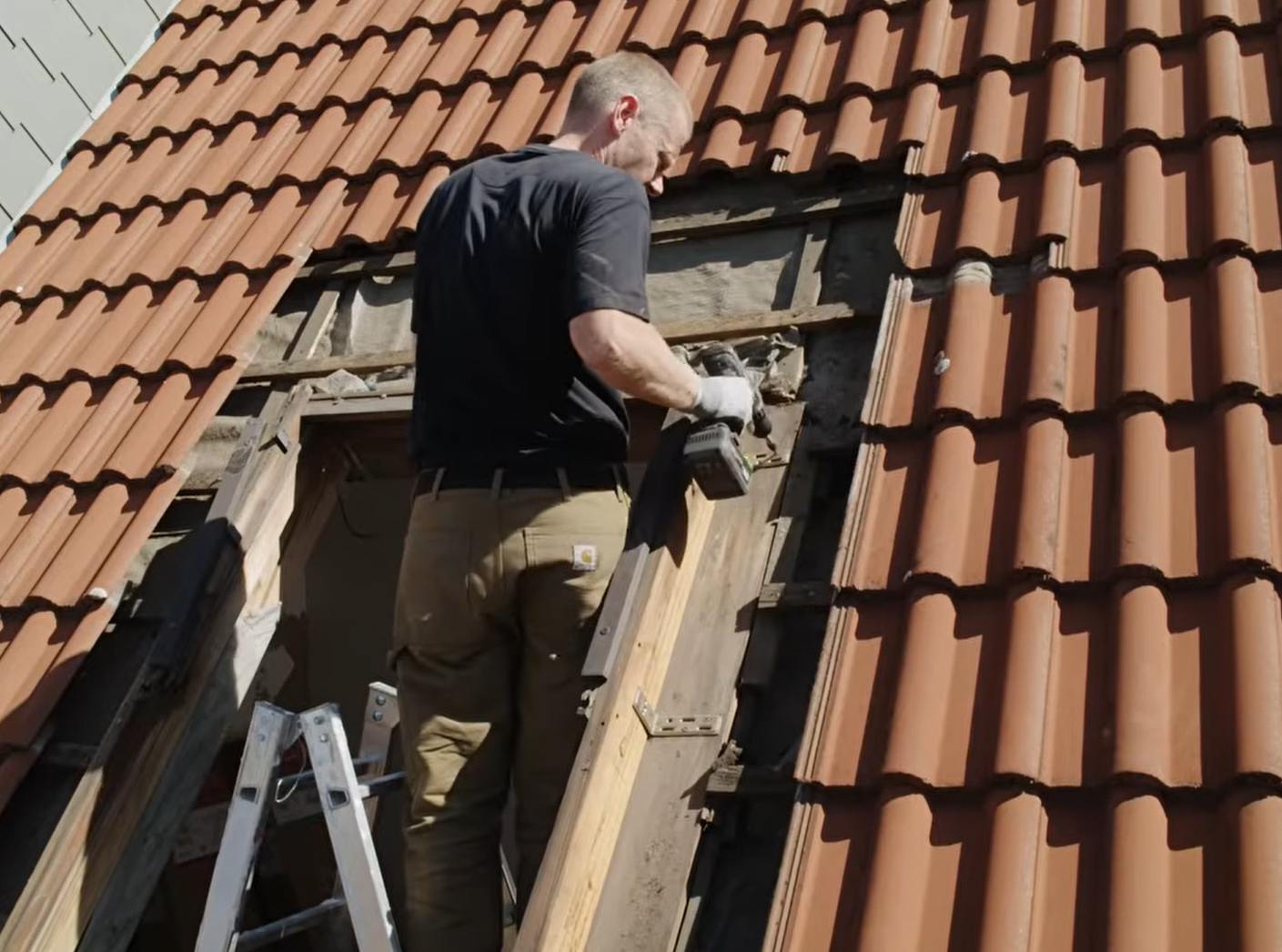 Dachfenster Fensterrahmen ausbauen