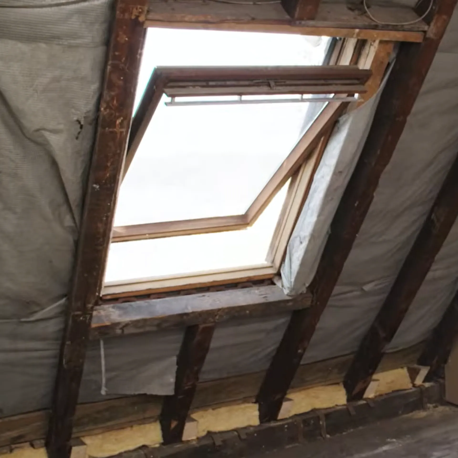Dachfenster ohne Innenverkleidung
