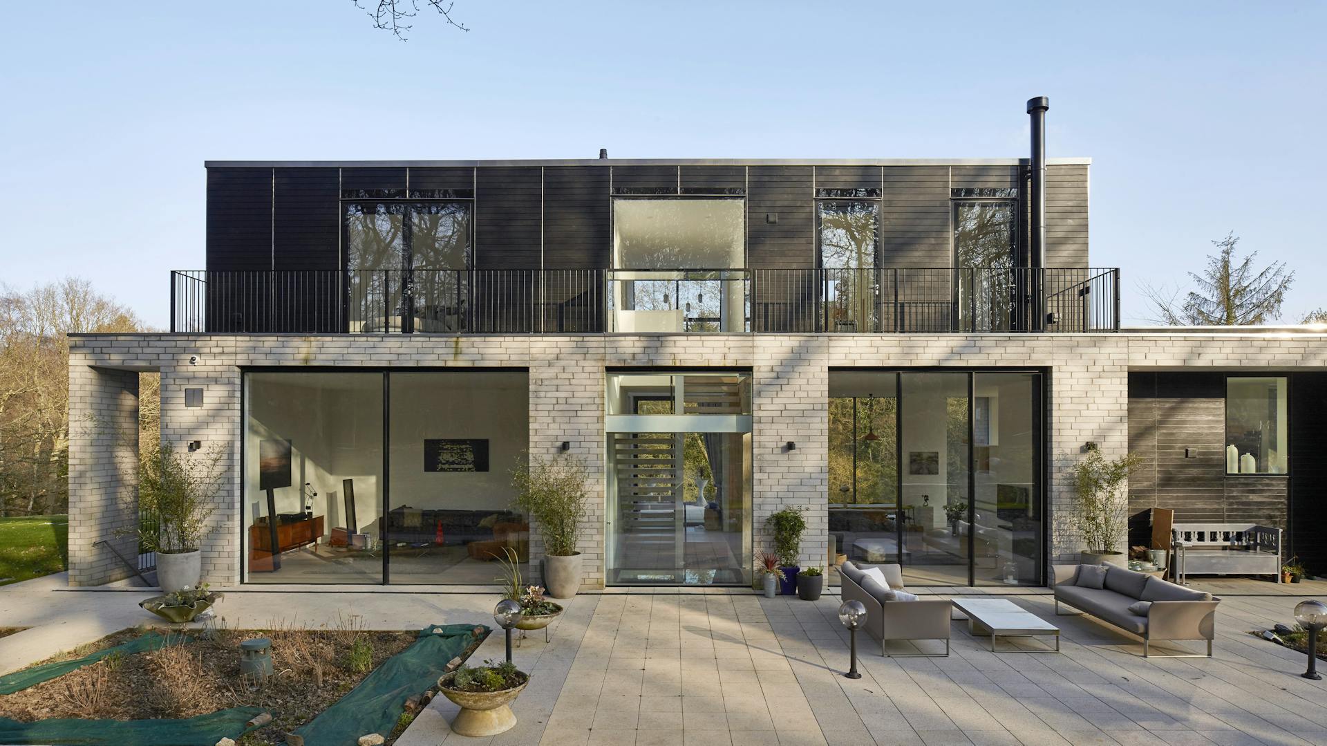 Großes Haus mit Flachdach