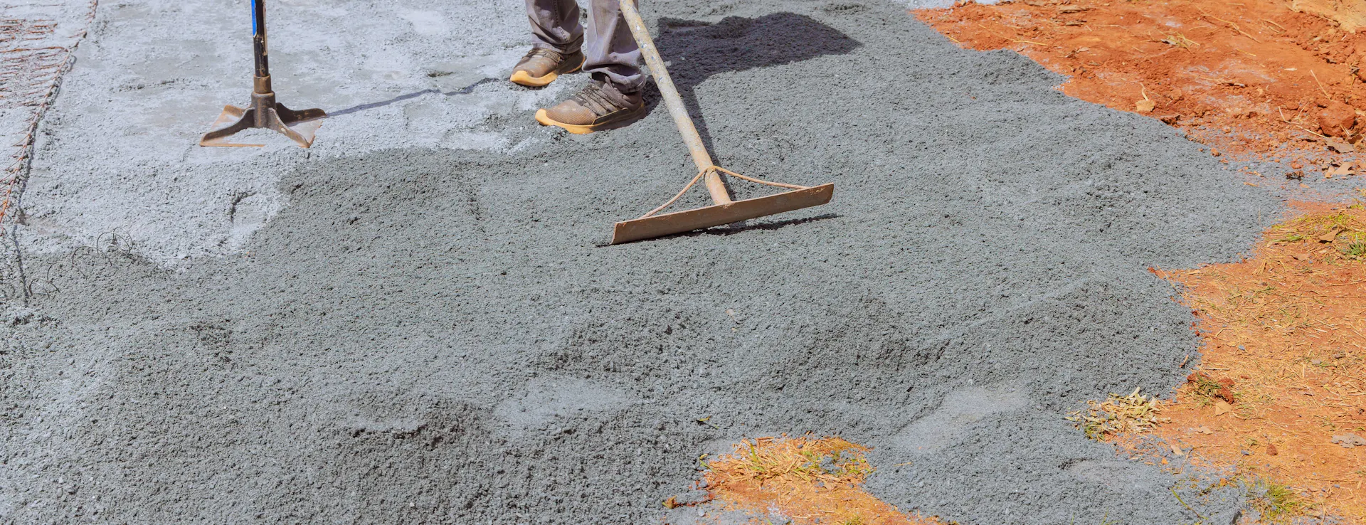 Mann baut Fundament