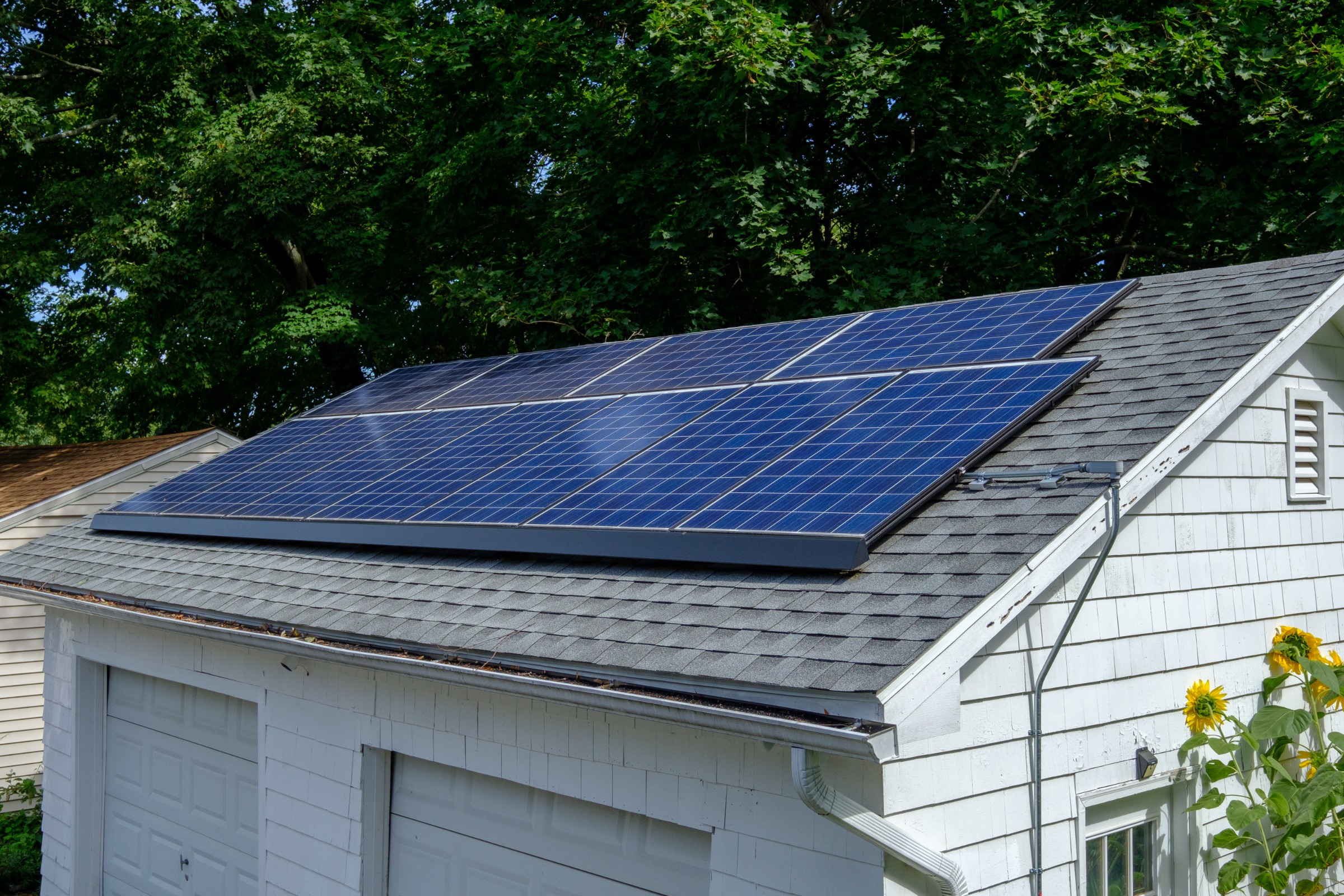 Solaranlage auf einem Garagendach