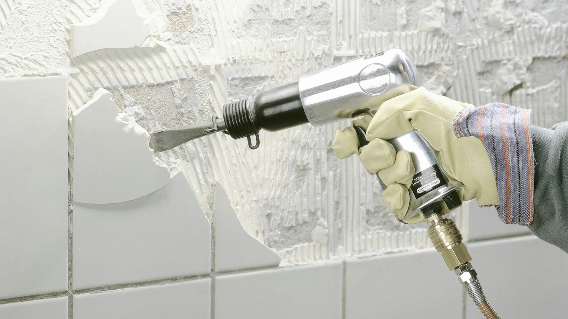 Alte Fliesen entfernen – Anleitung in 6 Schritten | OBI