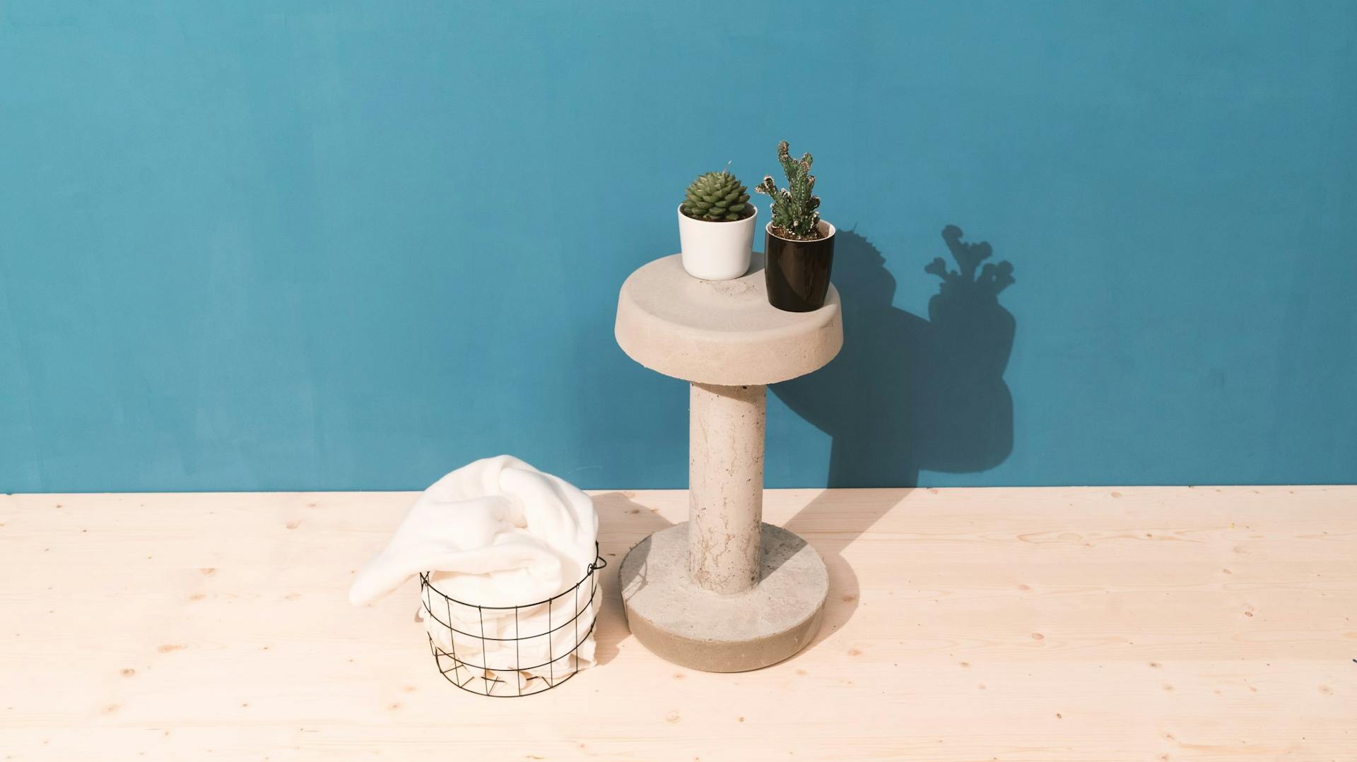 Hocker aus Beton als Dekoration für Badezimmer in Betonoptik