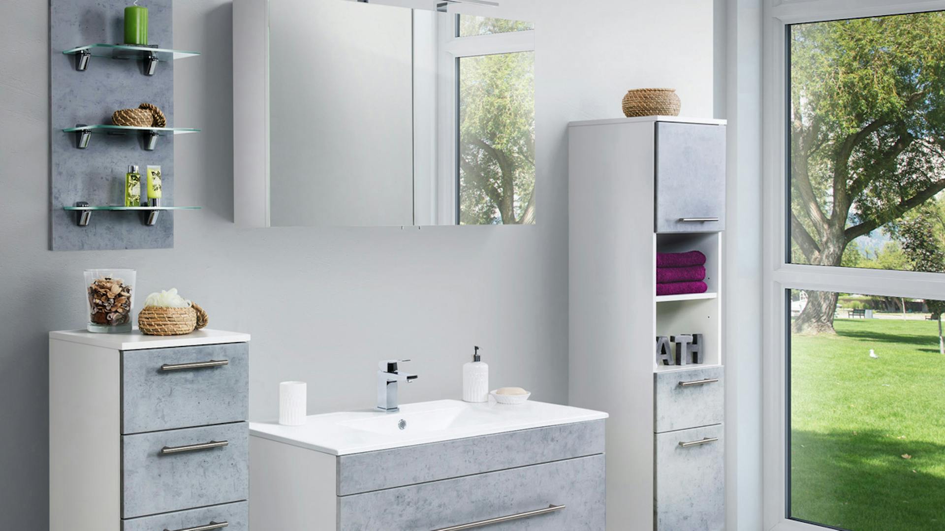 Badezimmermöbel mit Fronten in Betonoptik