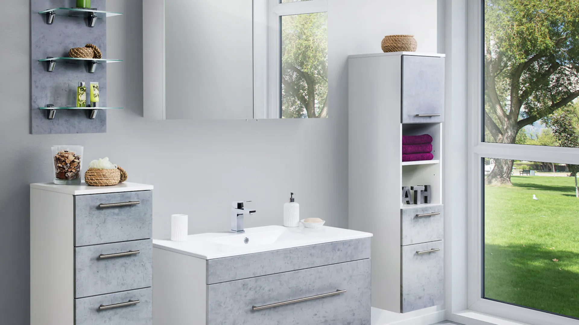 Badezimmermöbel mit Fronten in Betonoptik