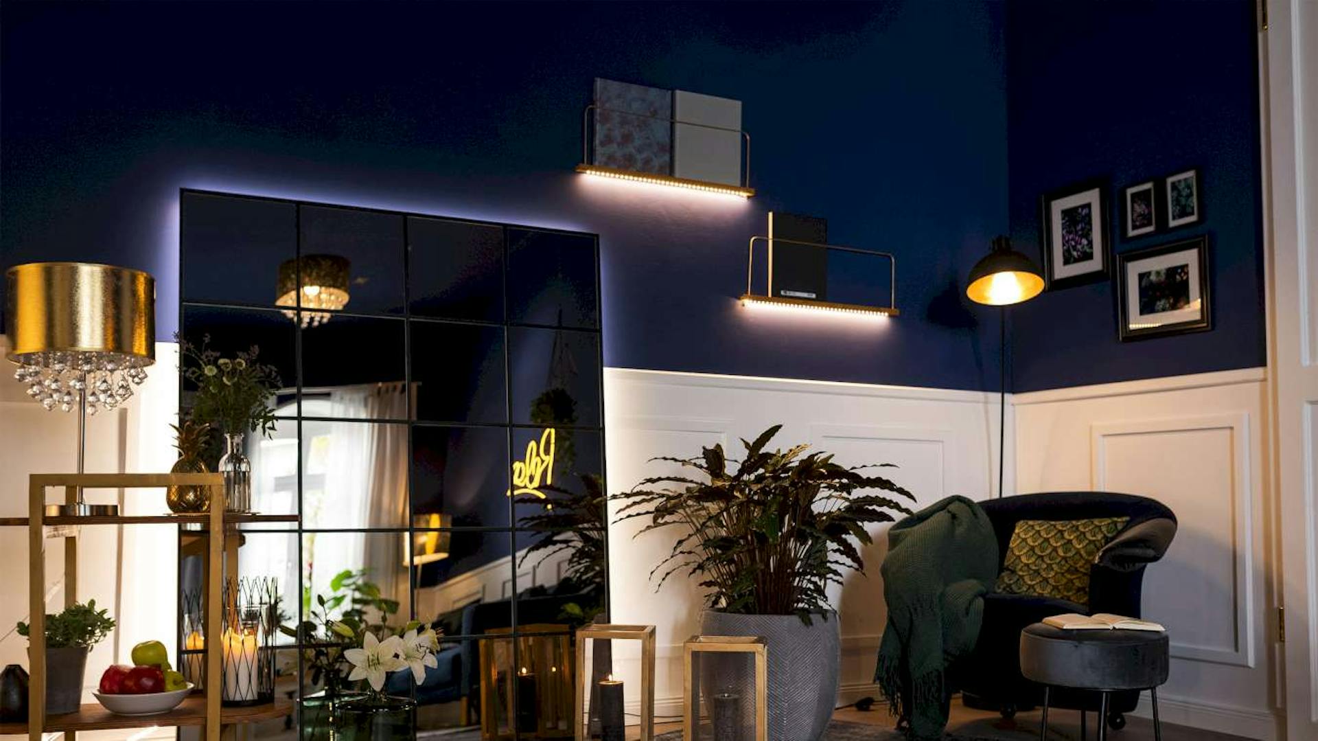 Indirekte Beleuchtung im Zimmer.