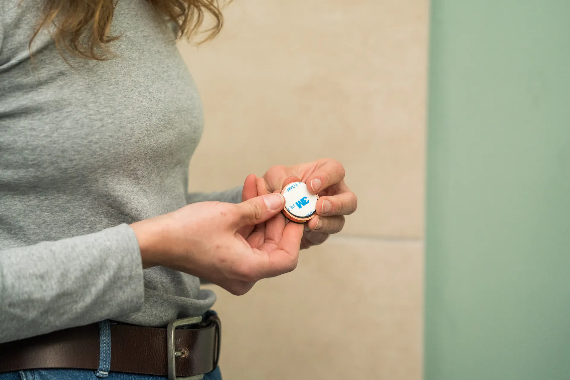 Držák na háček na ručník.