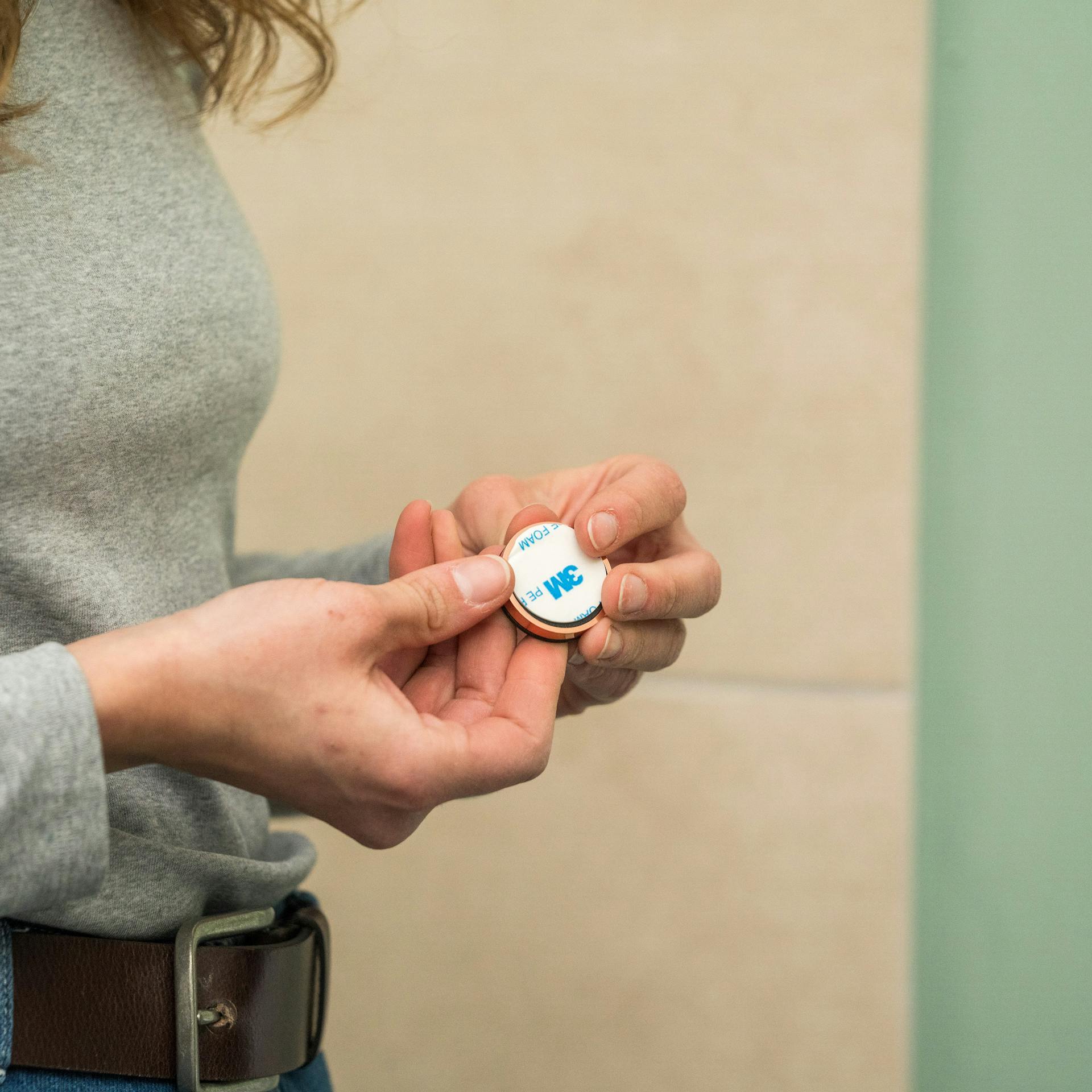 Halterung eines Handtuchhakens.