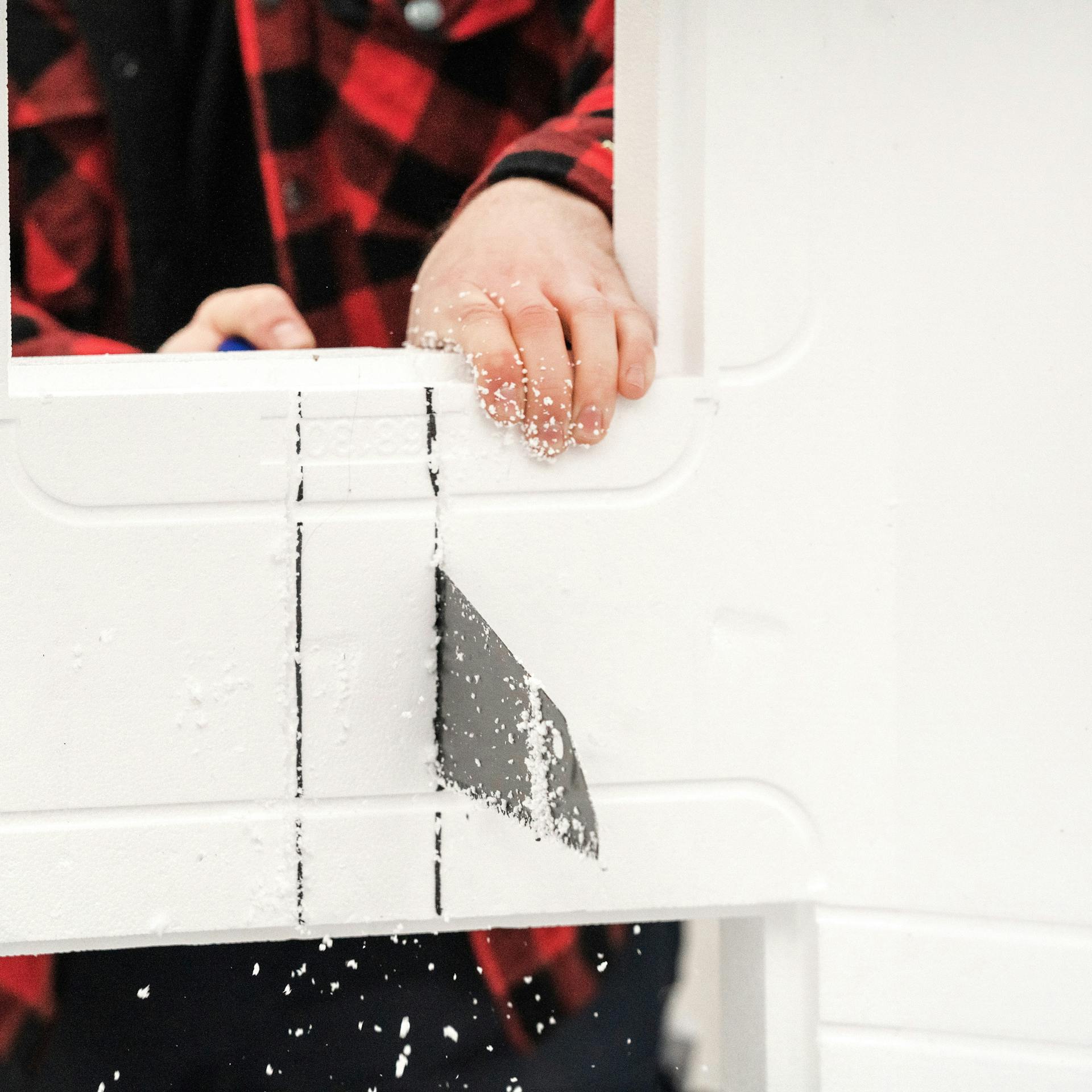 Kádtámasz kivágása kézi fűrésszel