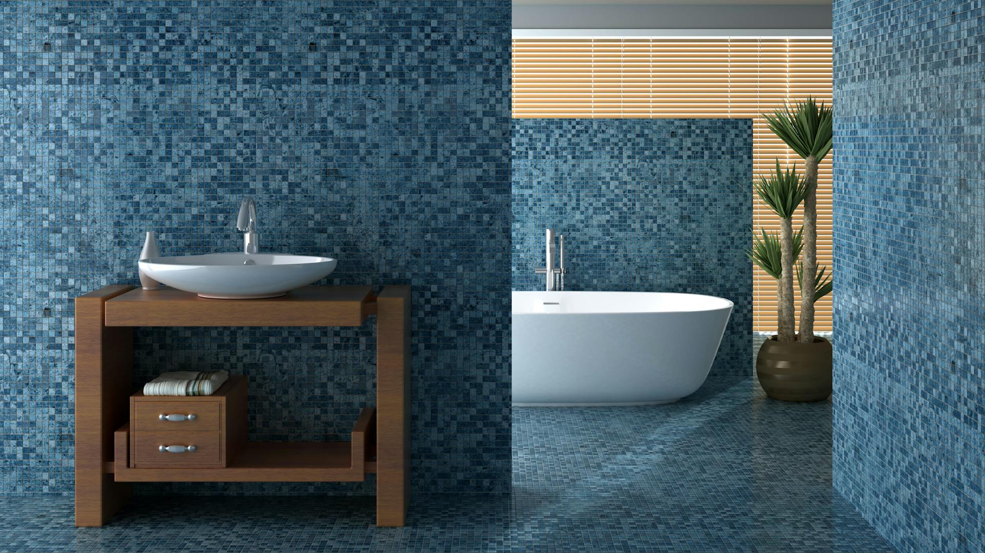 Badezimmer mit verschiedenen Blautönen.