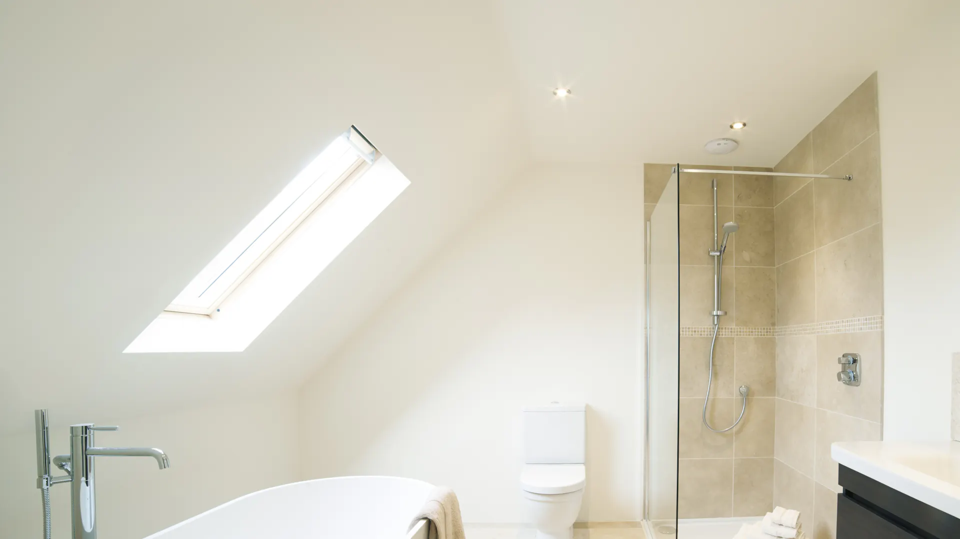 Dachfenster im Badezimmer
