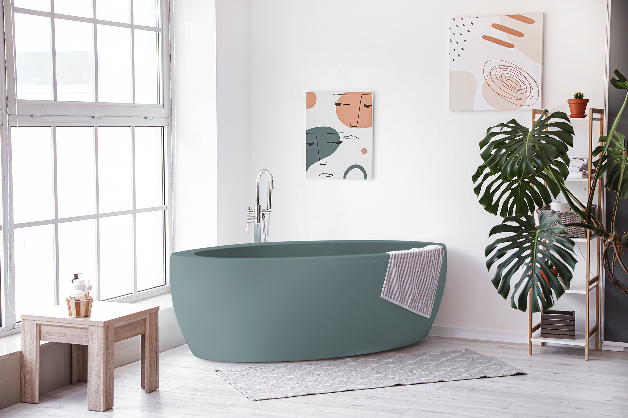 Mobile lavabo in legno davanti ad una parete in cemento sotto piastrelle blu con piante ed elementi decorativi.