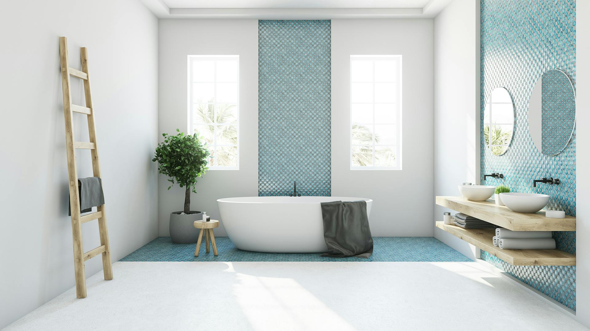 Blau-weißes Bad mit freistehender Wanne und Doppelwaschtisch.