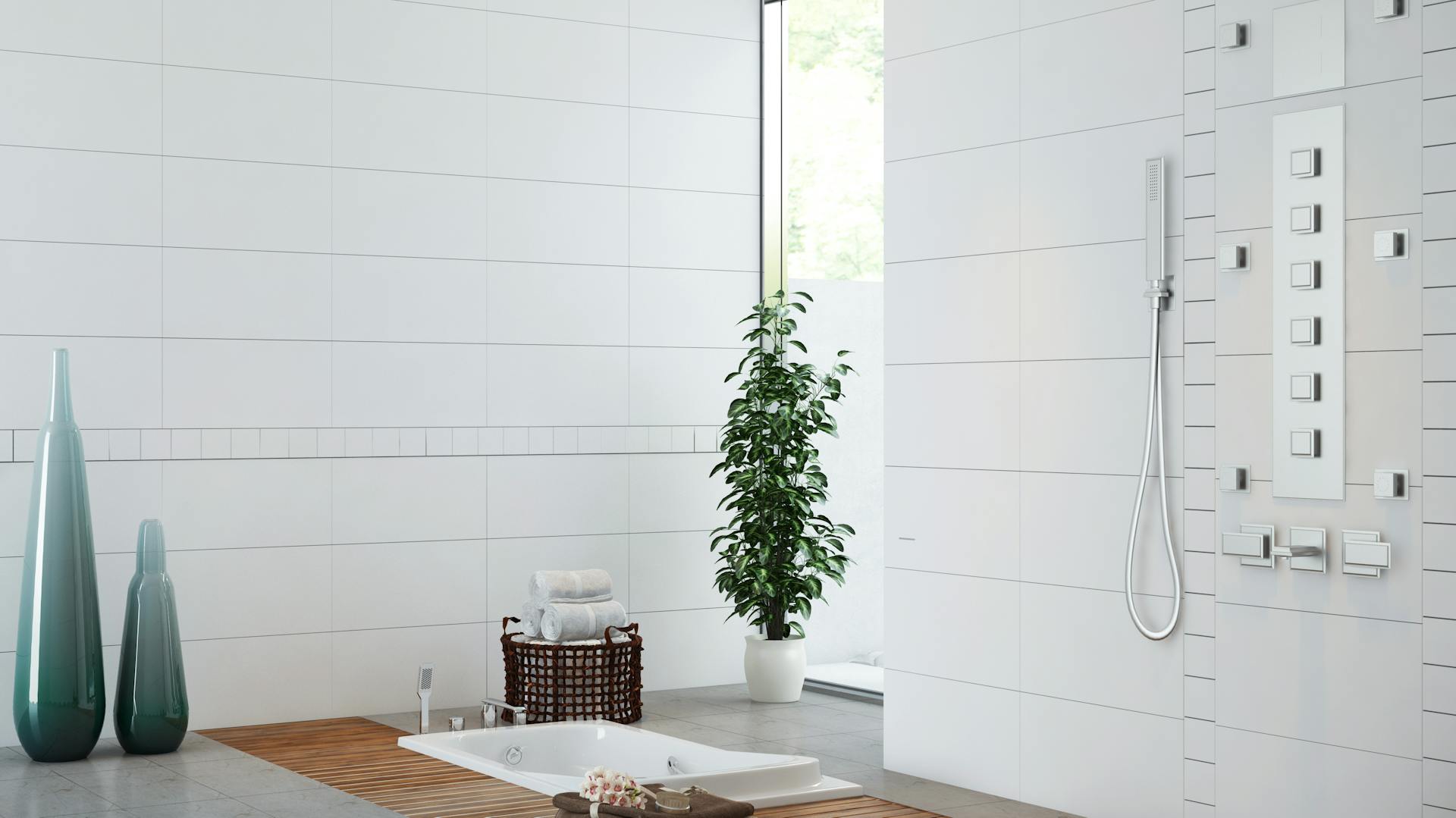 Luxus-Bad mit eingelassener Badewanne und einer offenen Dusche.