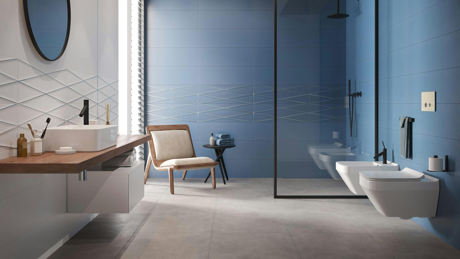 Luxus-Bad mit einer Sitzgelegenheit in der Dusche.