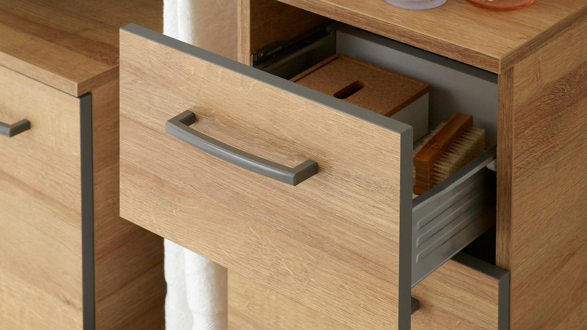 Holzschublade mit Bügelgriff