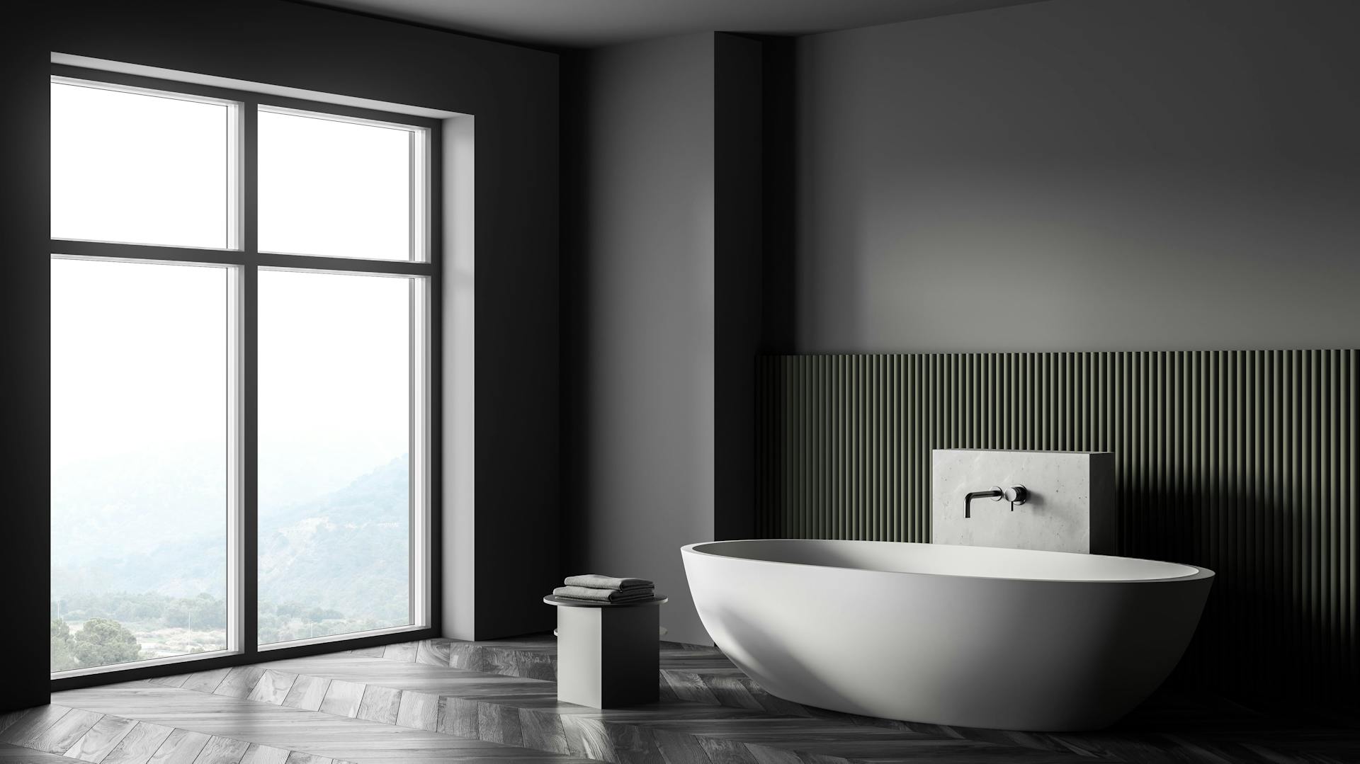 Ein graues Bad mit grünen Akzenten.