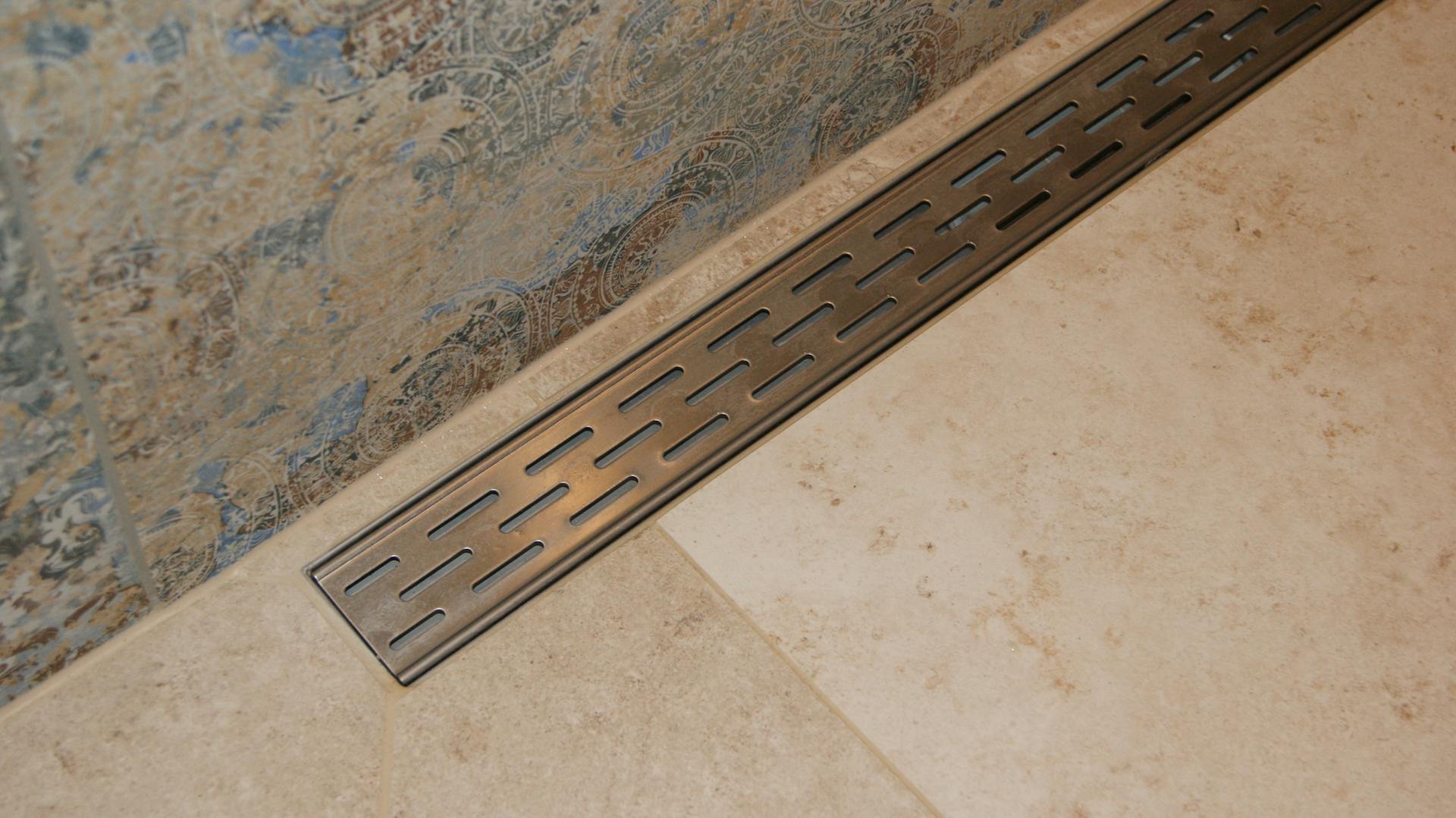 Begehbare Dusche mit Gefälleestrich.