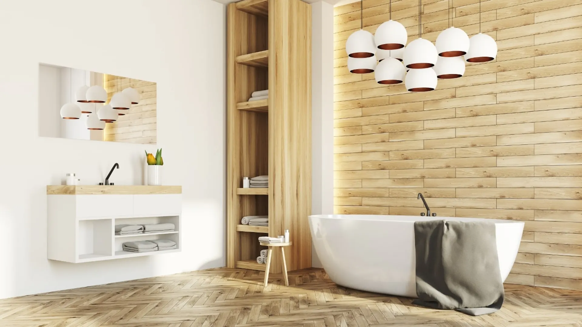 Badezimmer mit hellen Badmöbeln.