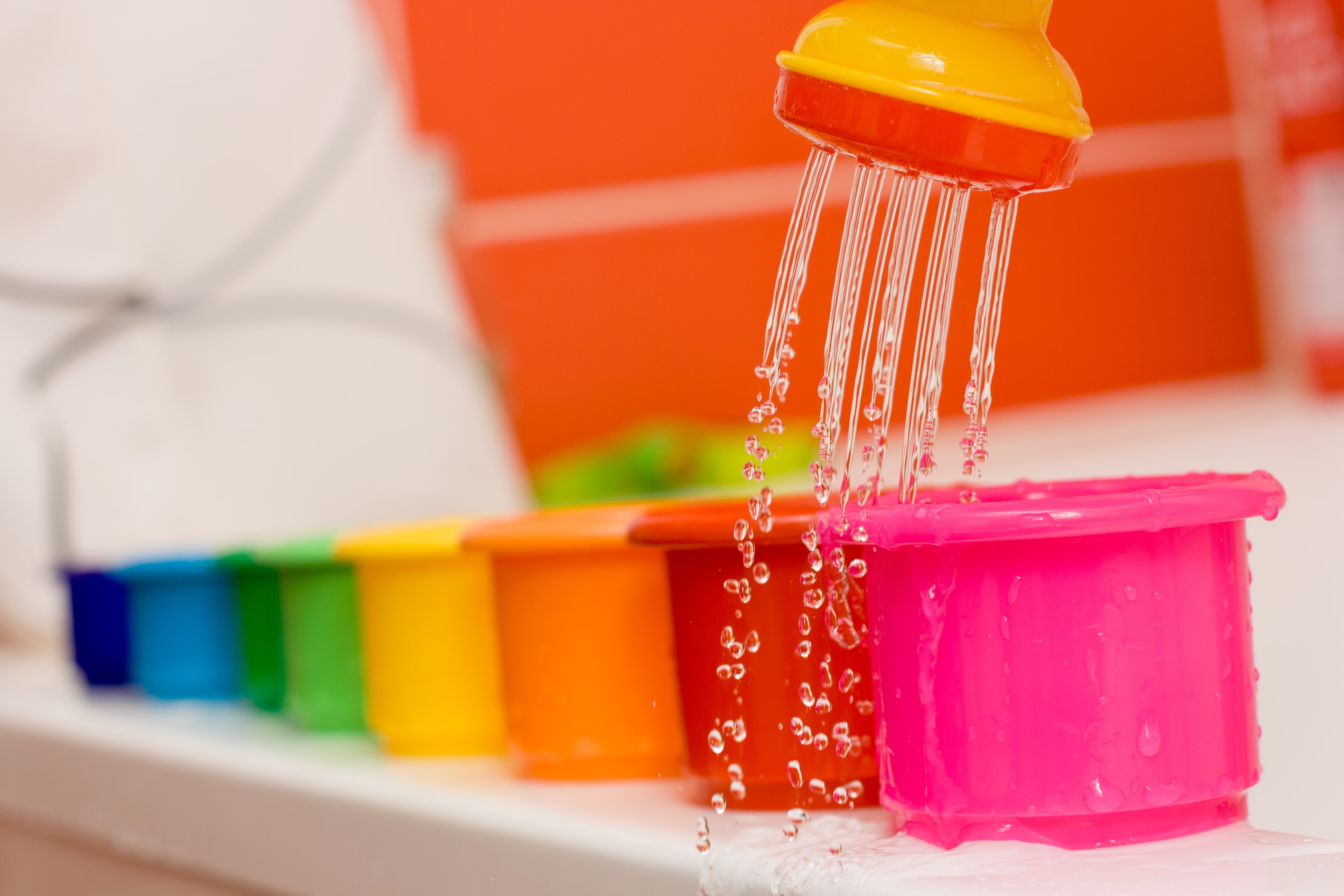 Un soffione doccia per bambini.