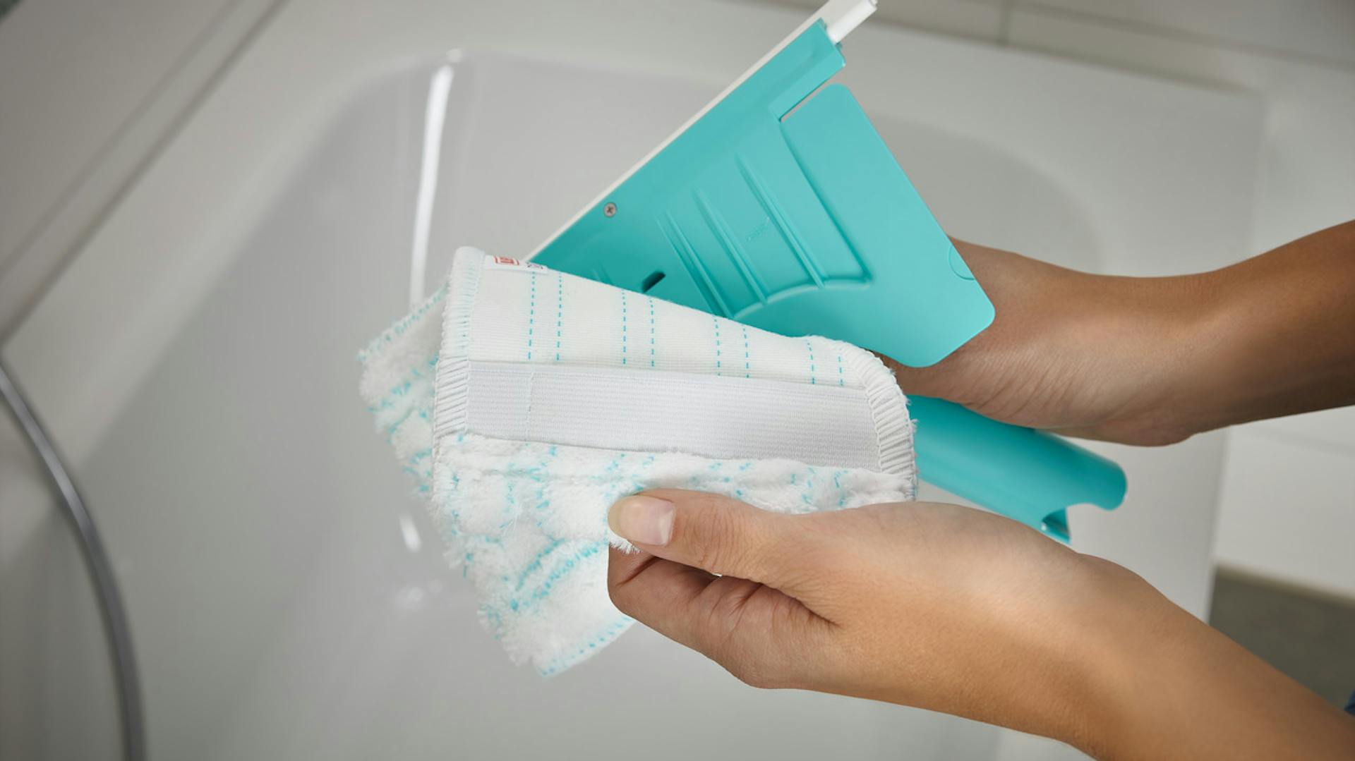 Mocio per bagno con panno lavabile.