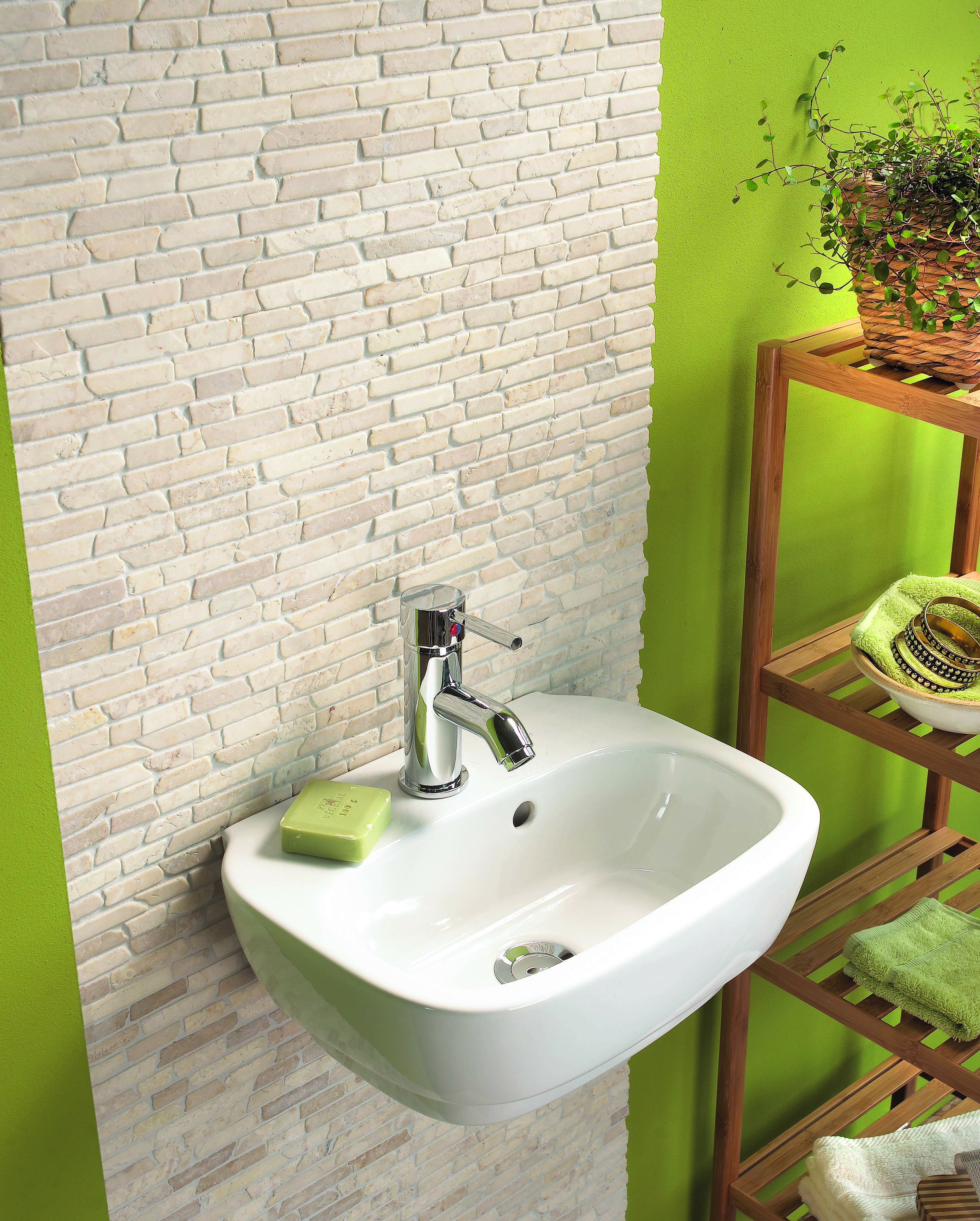 Un lavabo sostenibile con sapone solido.