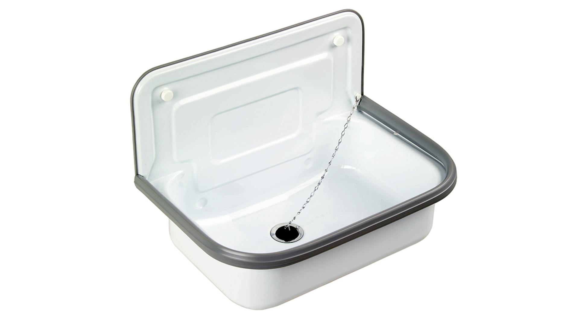 Weißes Ausgussbecken mit schwarzem Gummistopfen an Kette.