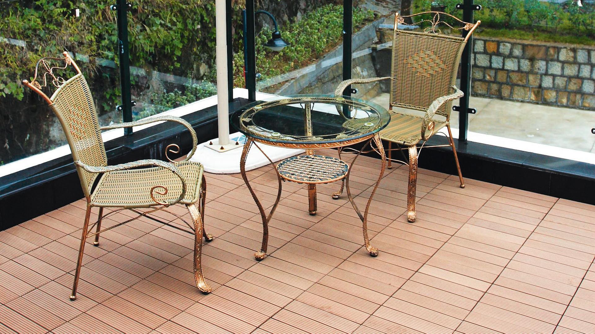 Sanierter Balkon mit Fliesen