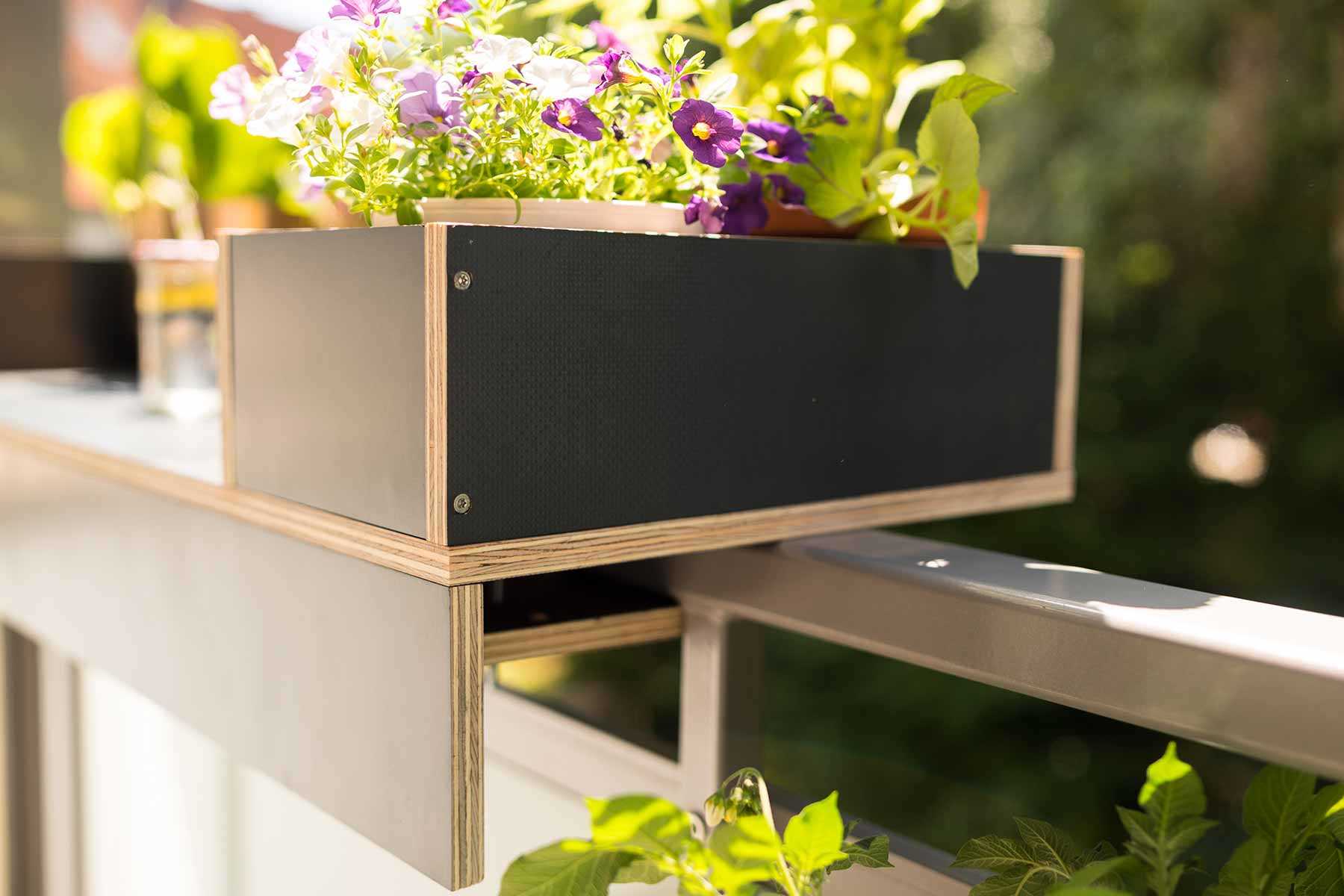 Balkonbar Barbara Detailaufnahme der Seitenkonstruktion