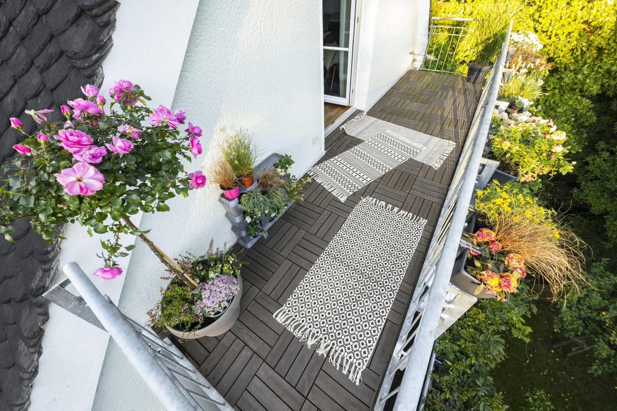 balkon-bodenbelag-outdoor-teppiche.jpg?crop=focalpoint\u0026fit=crop\u0026fp-x=0.5\u0026fp-y=0.5\u0026fp-z=1\u0026h=1079\u0026w=1920\u0026auto=format%2Ccompress