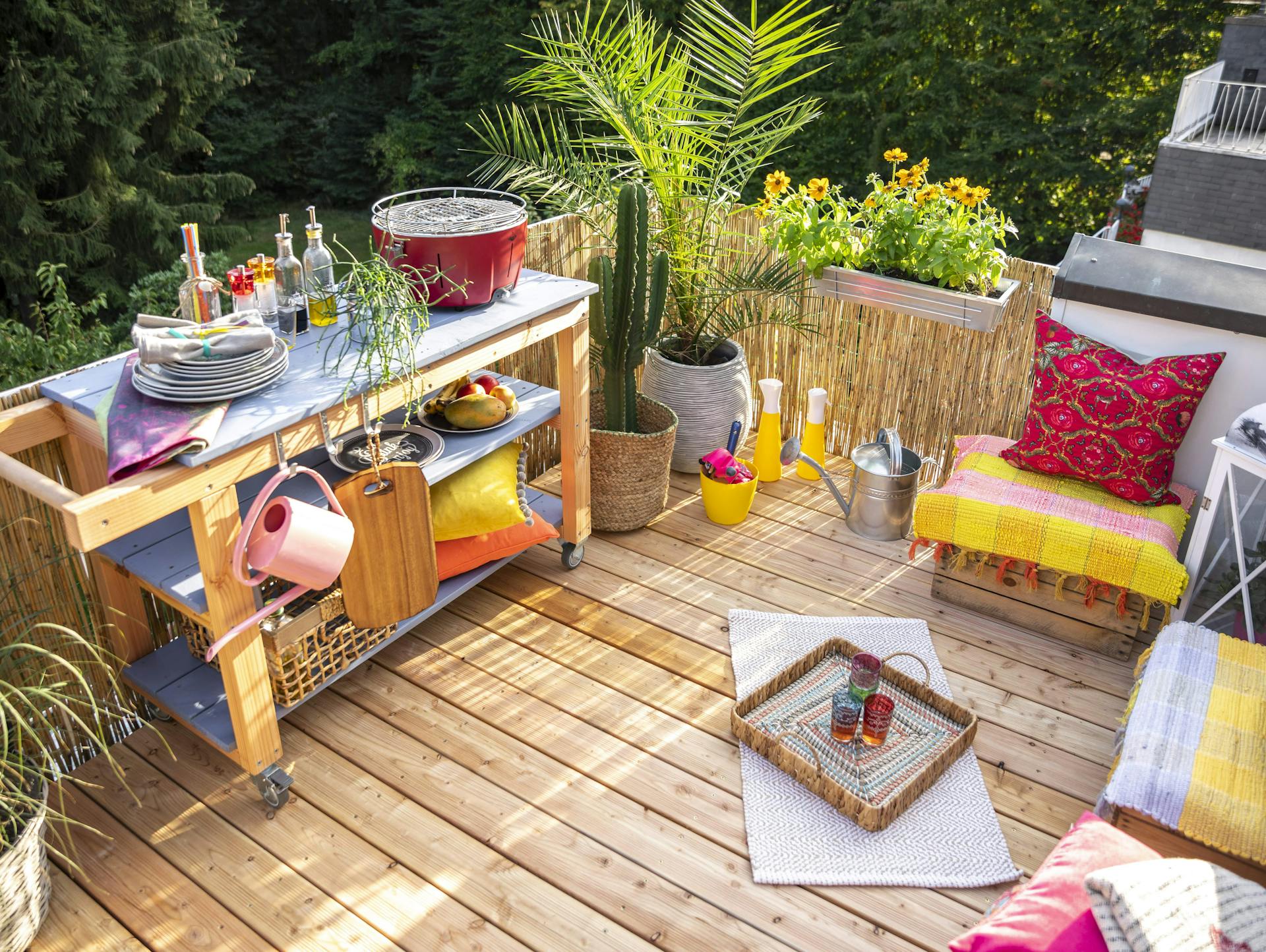 Balkon mit Holzdielen