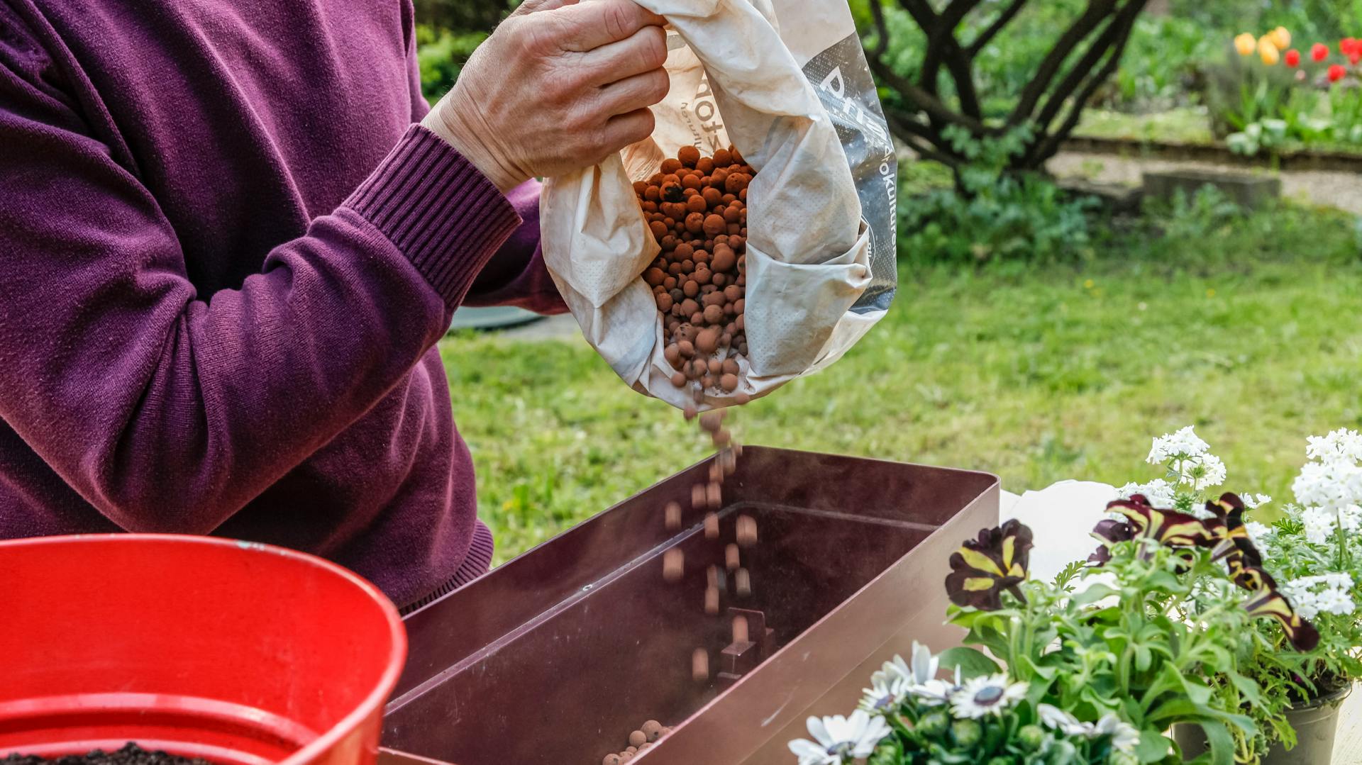 Keramzit v balkonových truhlících