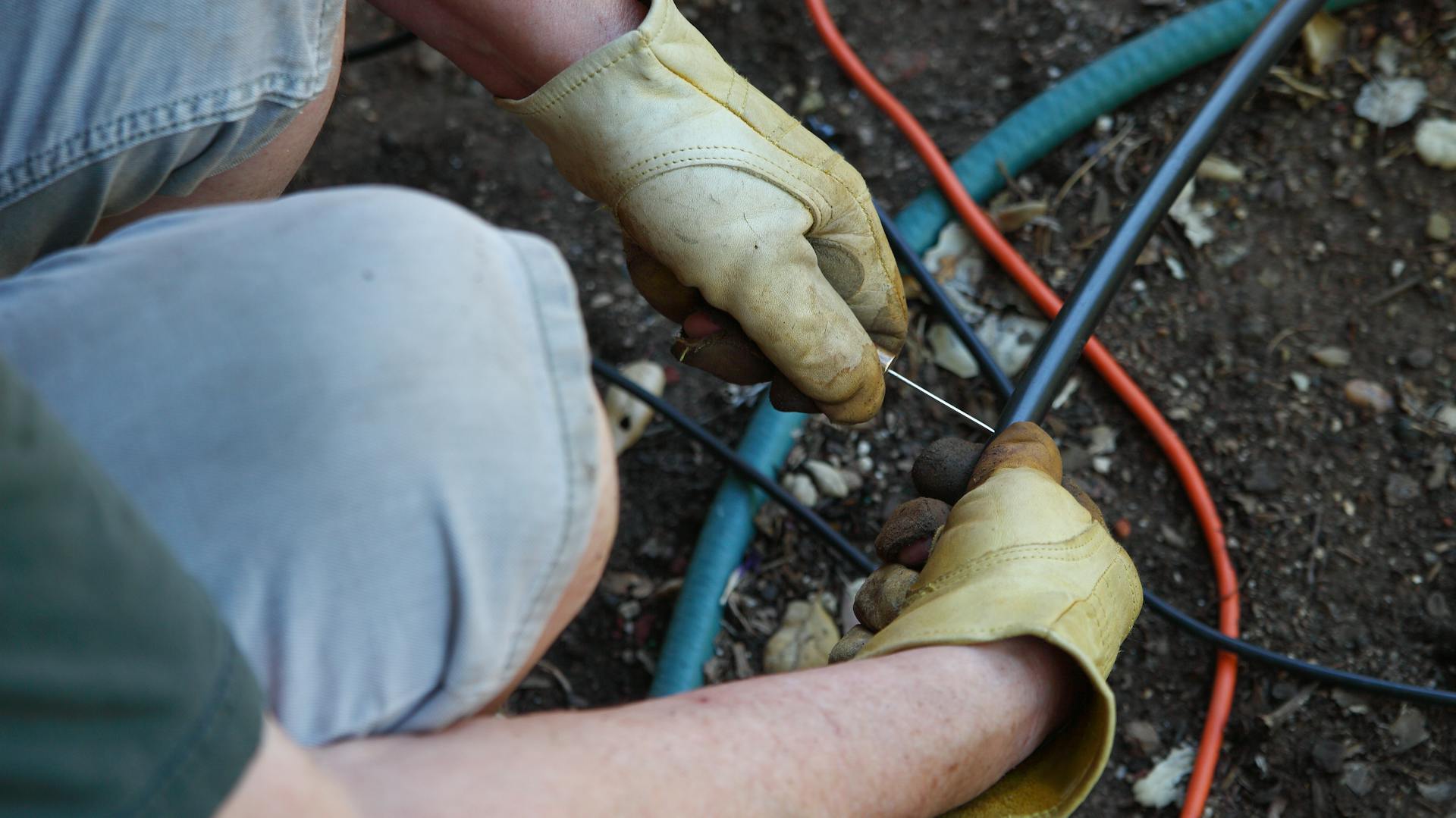 Erdkabel im Boden verlegen