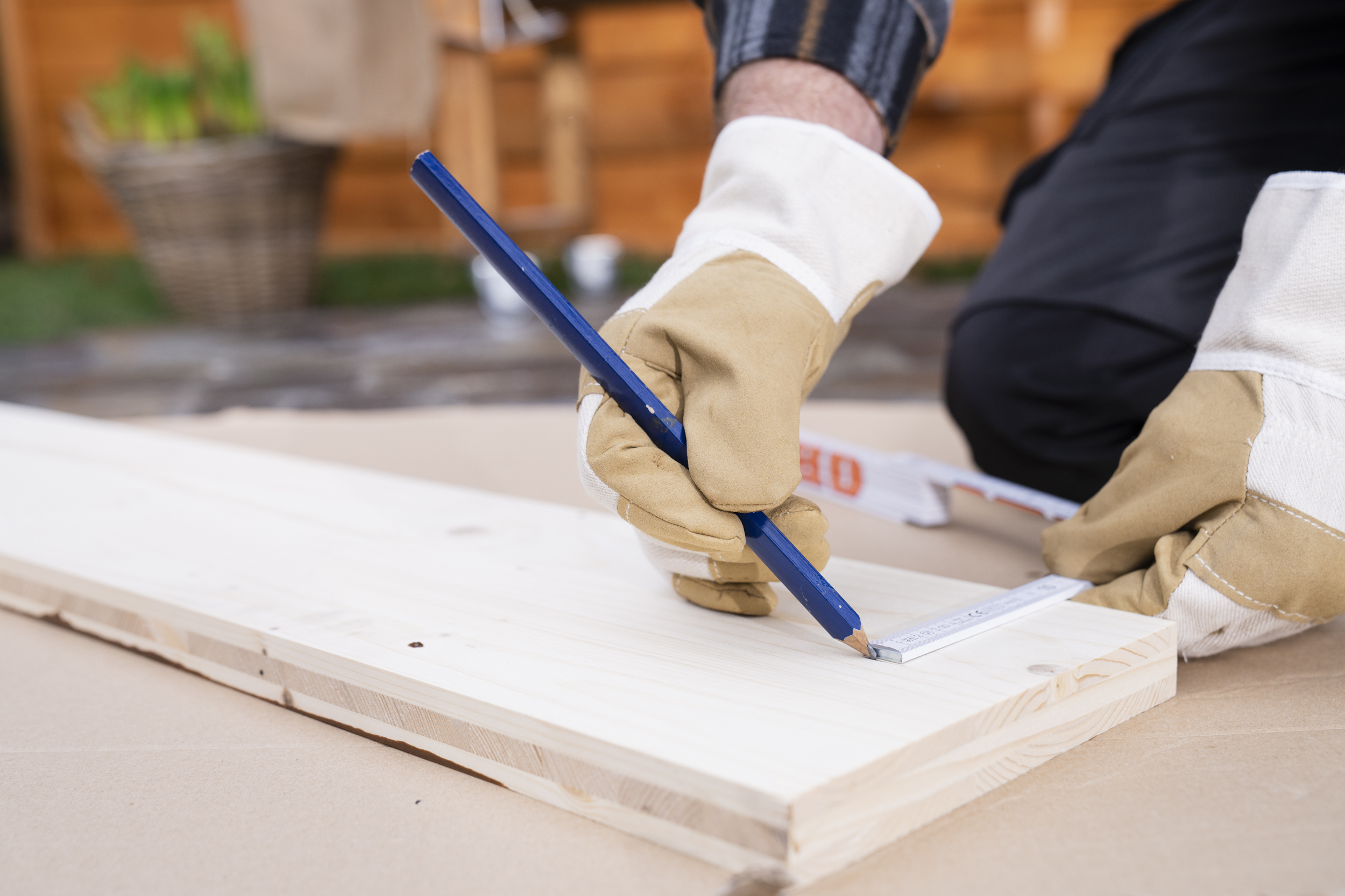 Megjelölik a melegágy keretének méretét.