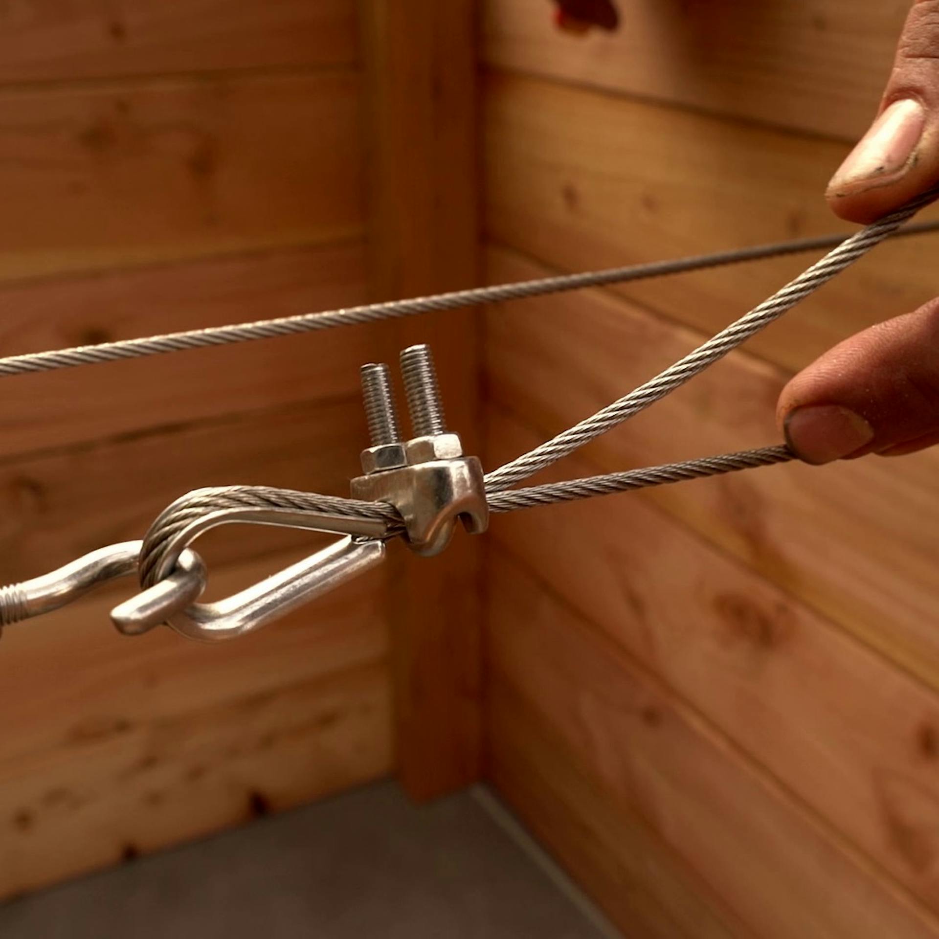 Seilzug in Hochbeet wird gespannt.