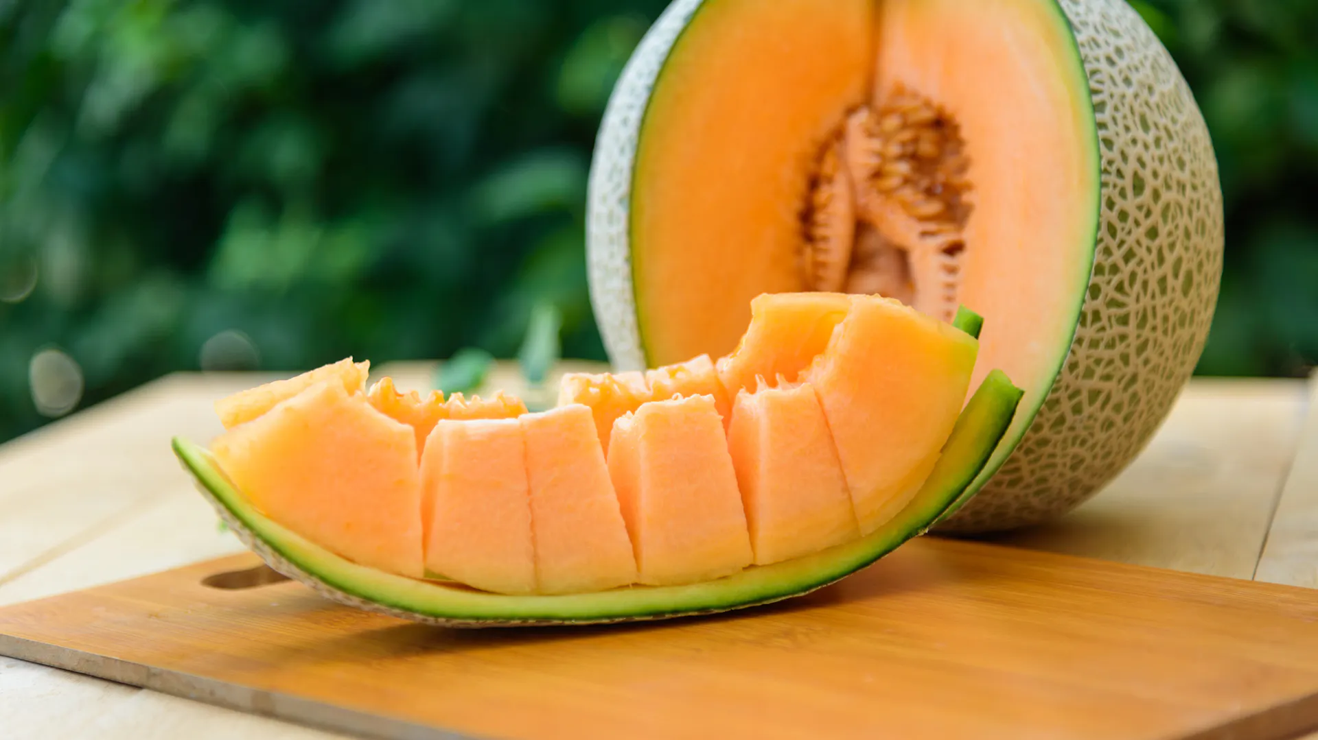Eine aufgeschnittene Netzmelone