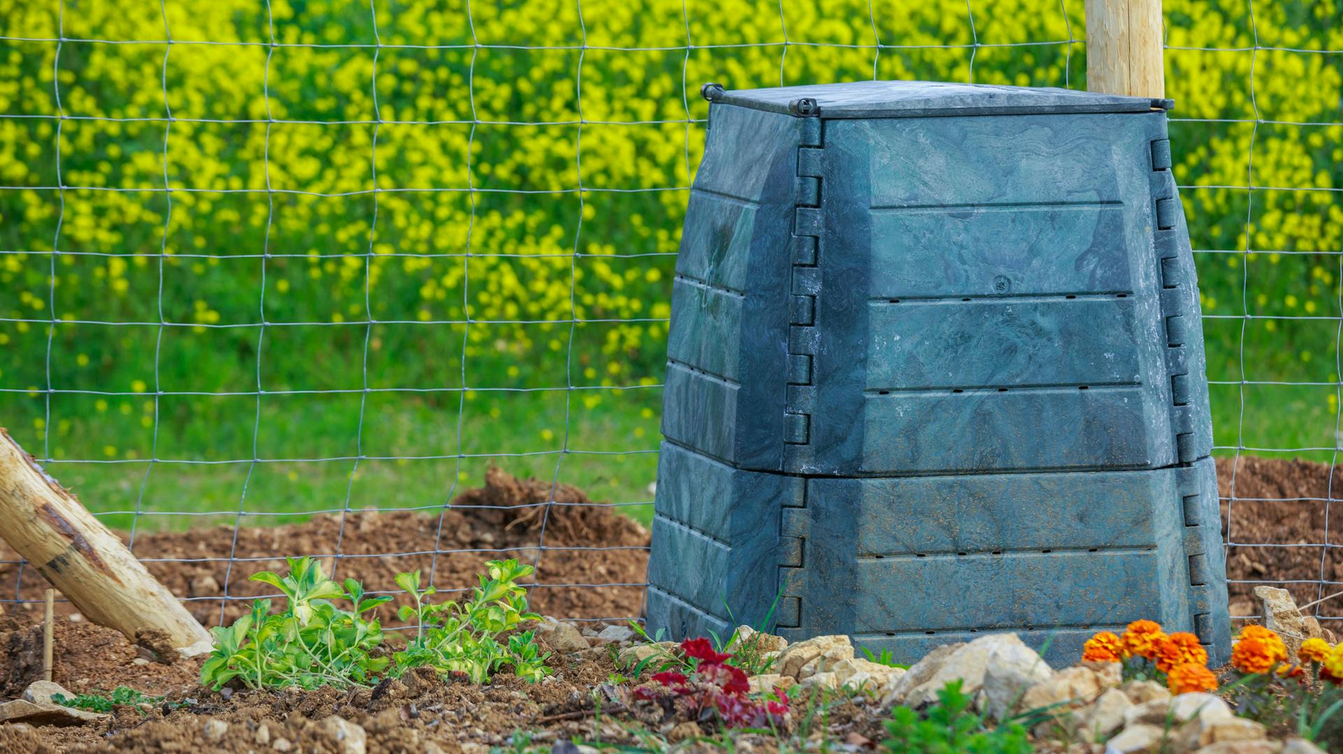 Thermokomposter im Garten