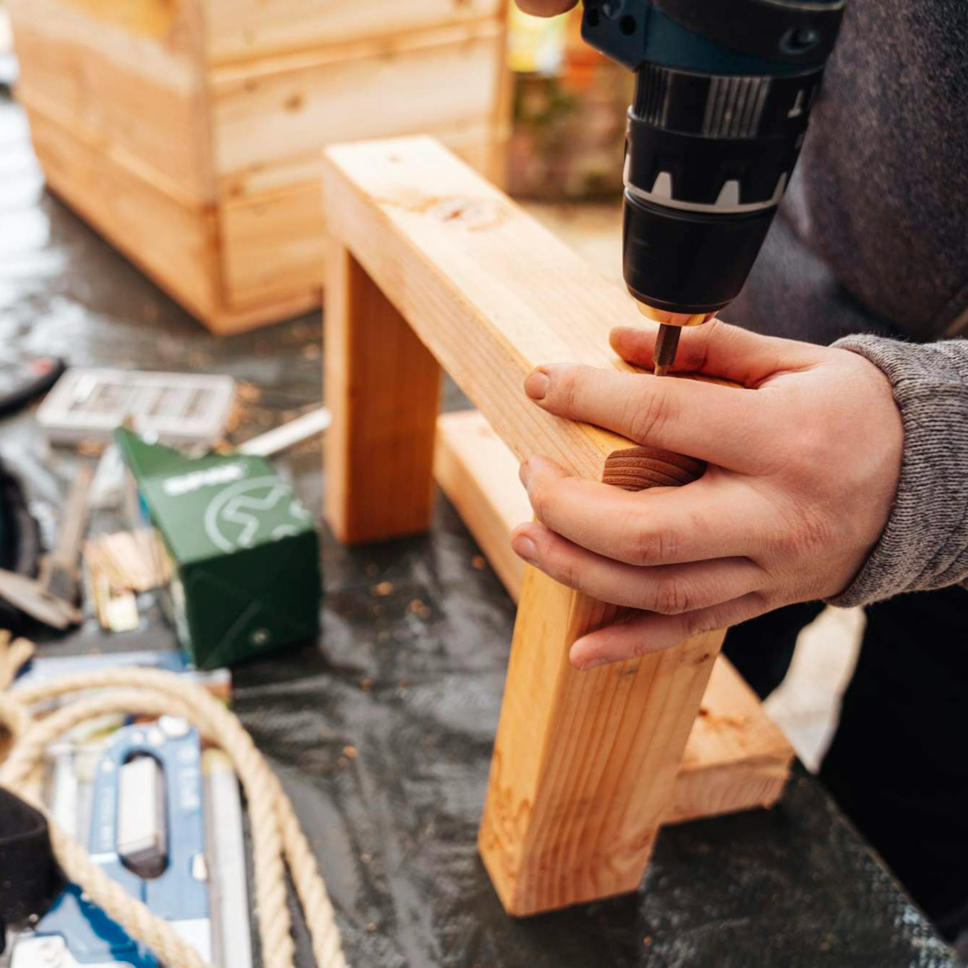 Separare il bidone della vite senza fine con il filo di coniglio