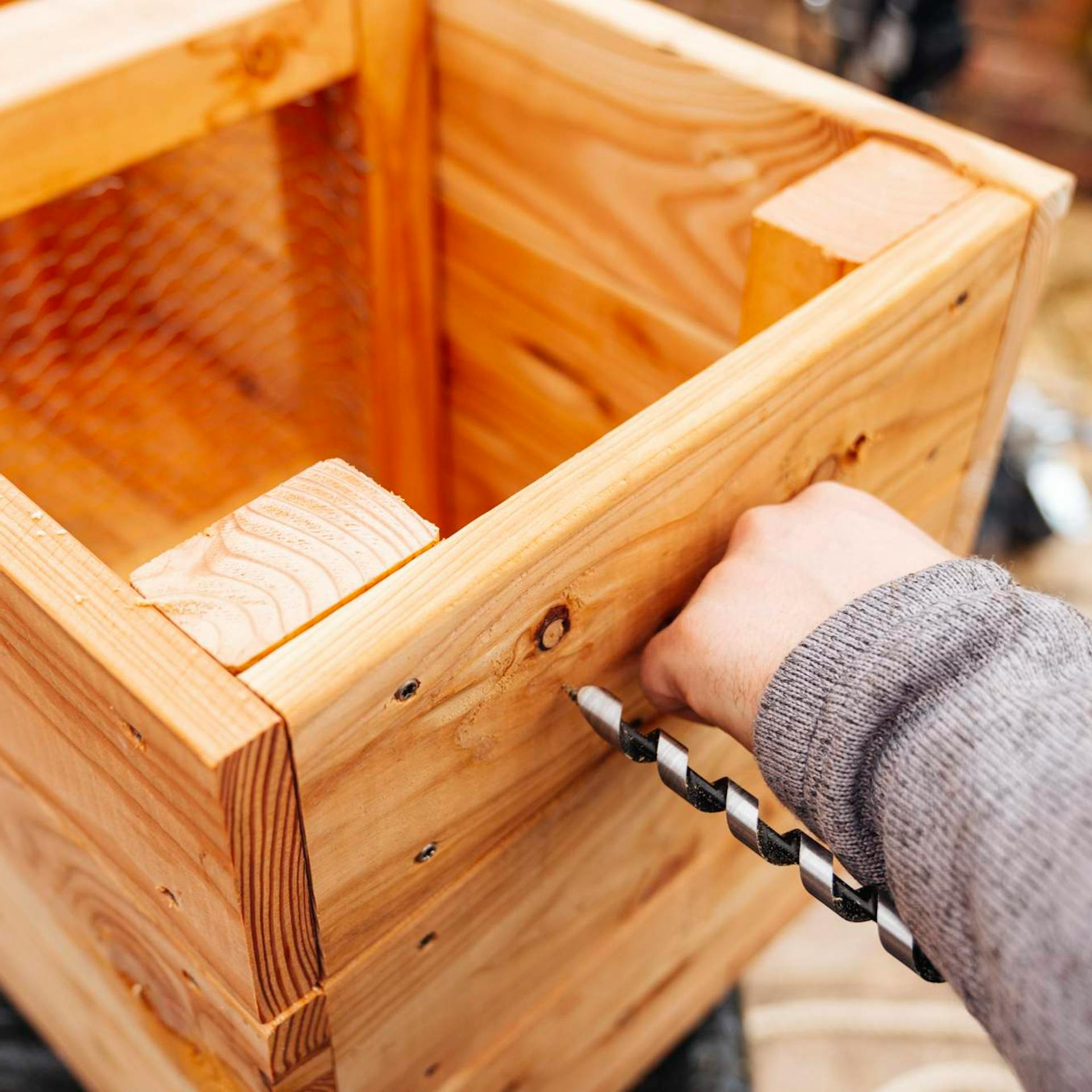 Fori di preforatura per manici di fune sul contenitore a vite senza fine