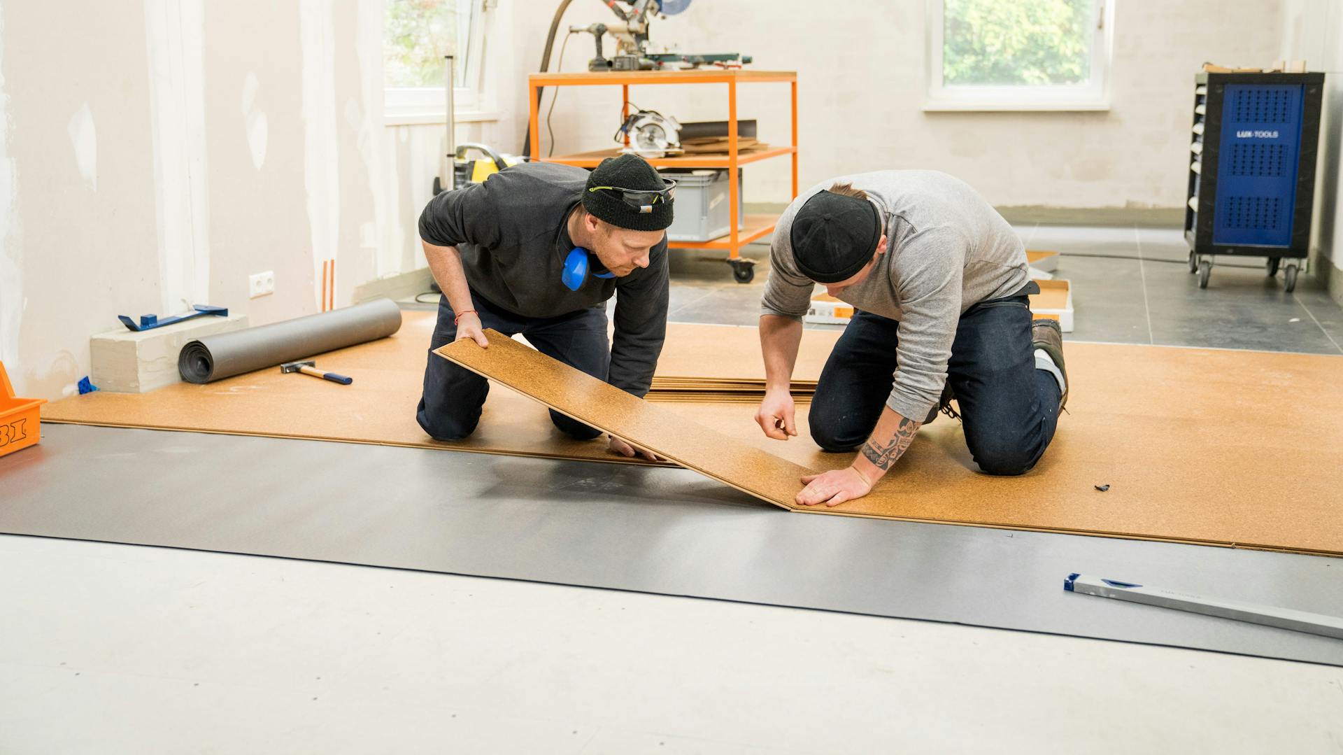 Korkboden verlegen, zuschneiden und vorbereiten | OBI