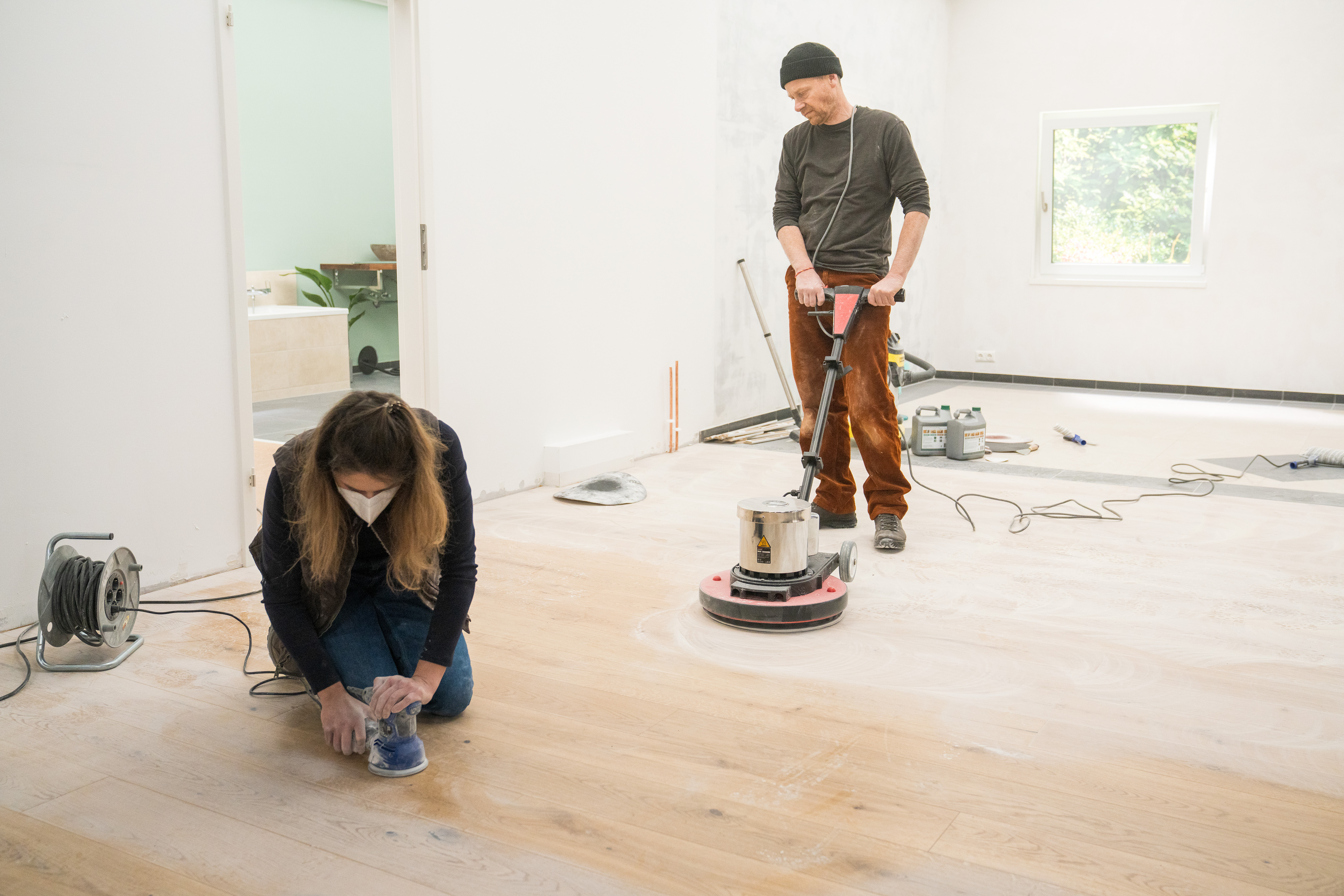 Levigature intermedie del parquet.