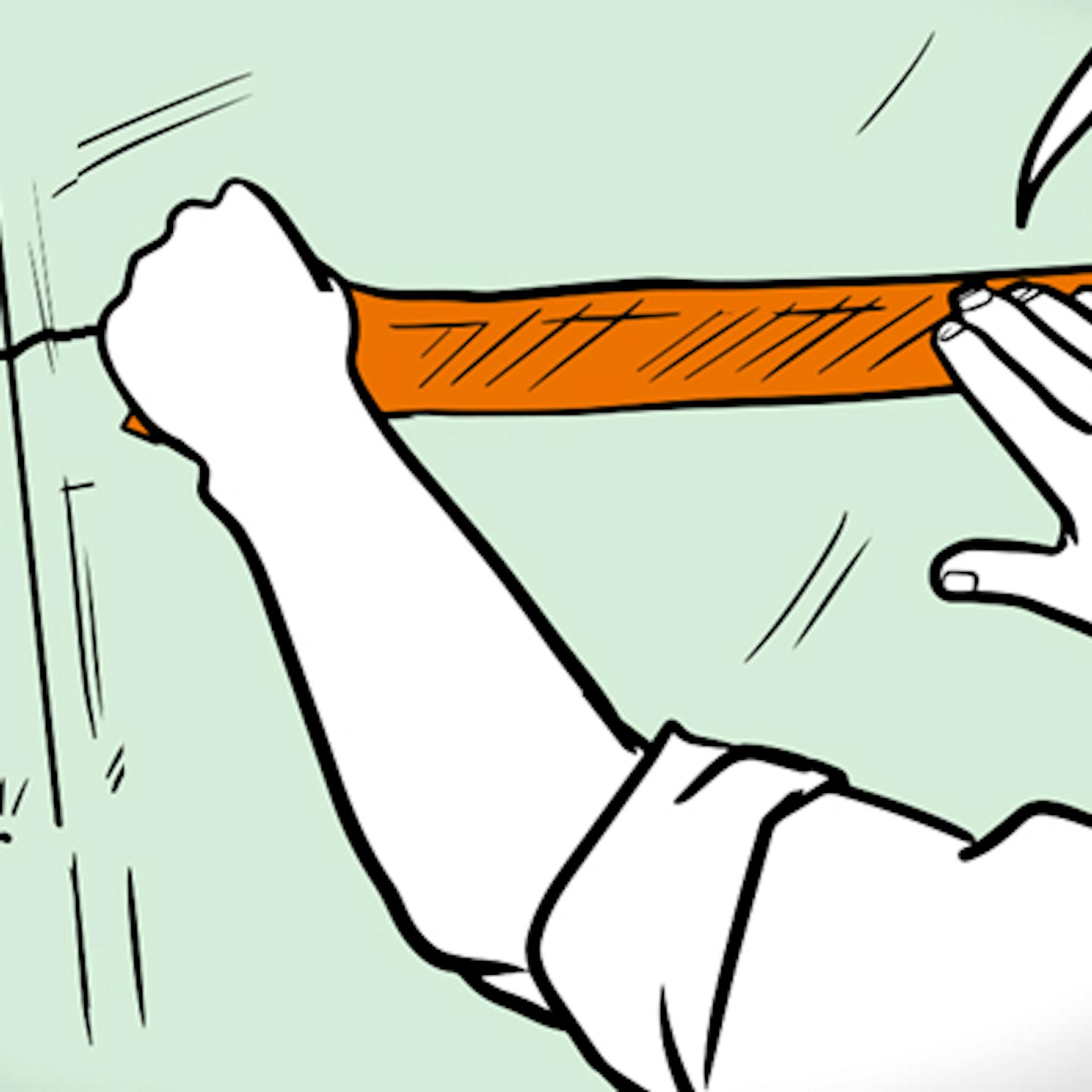 Heimwerker verklebt Nahtstelle der Dampfbremsfolie beim Dachdämmen.