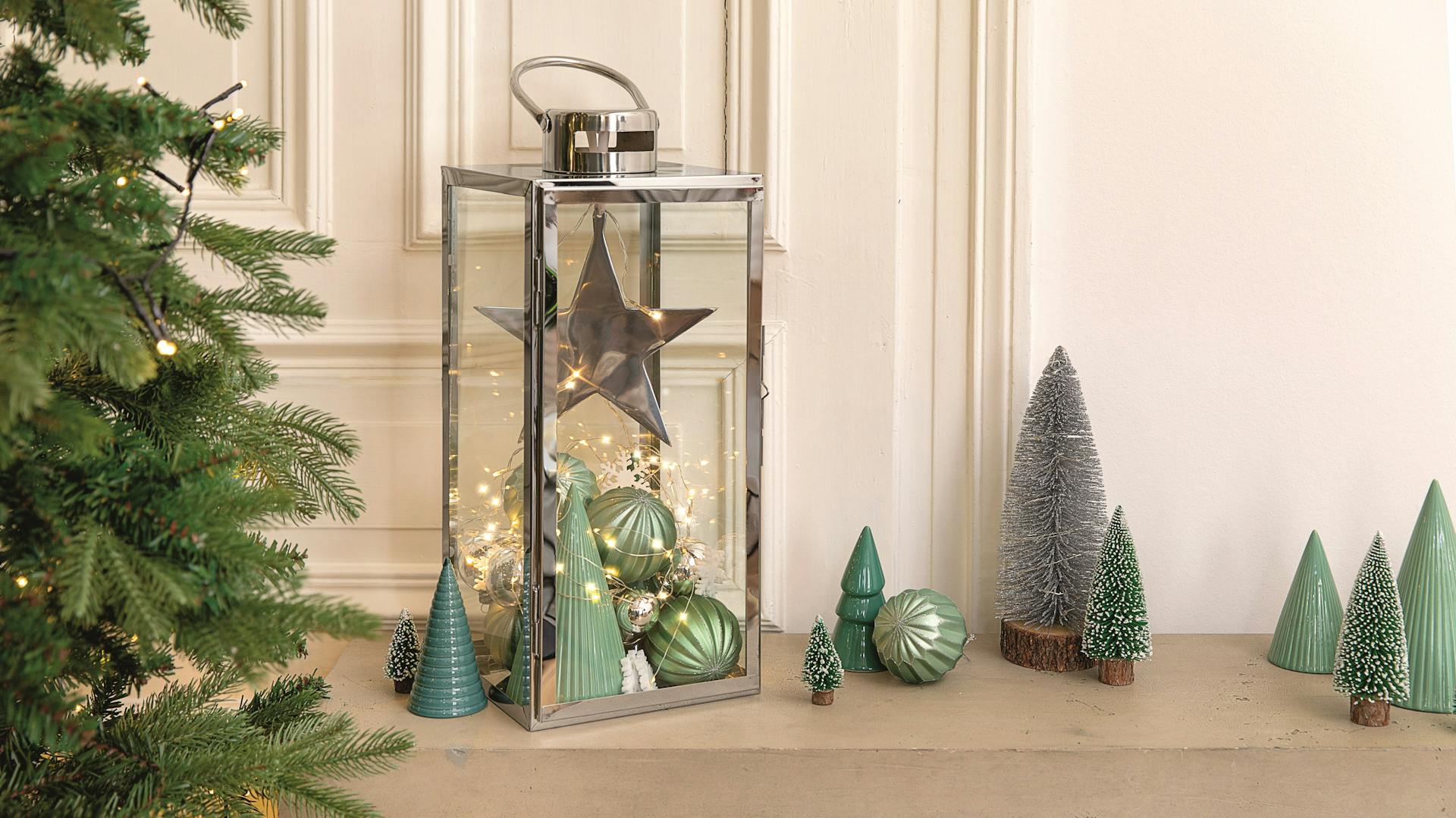 Bastelideen für Weihnachten mit Anleitung Laterne Silber Mint Dekoration Sterne Christbaumkugeln Lichterkette