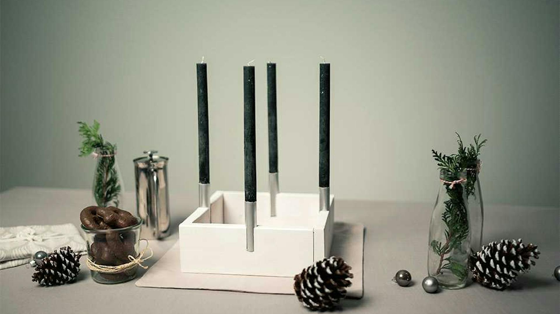 Moderner und schlichter Adventskranz